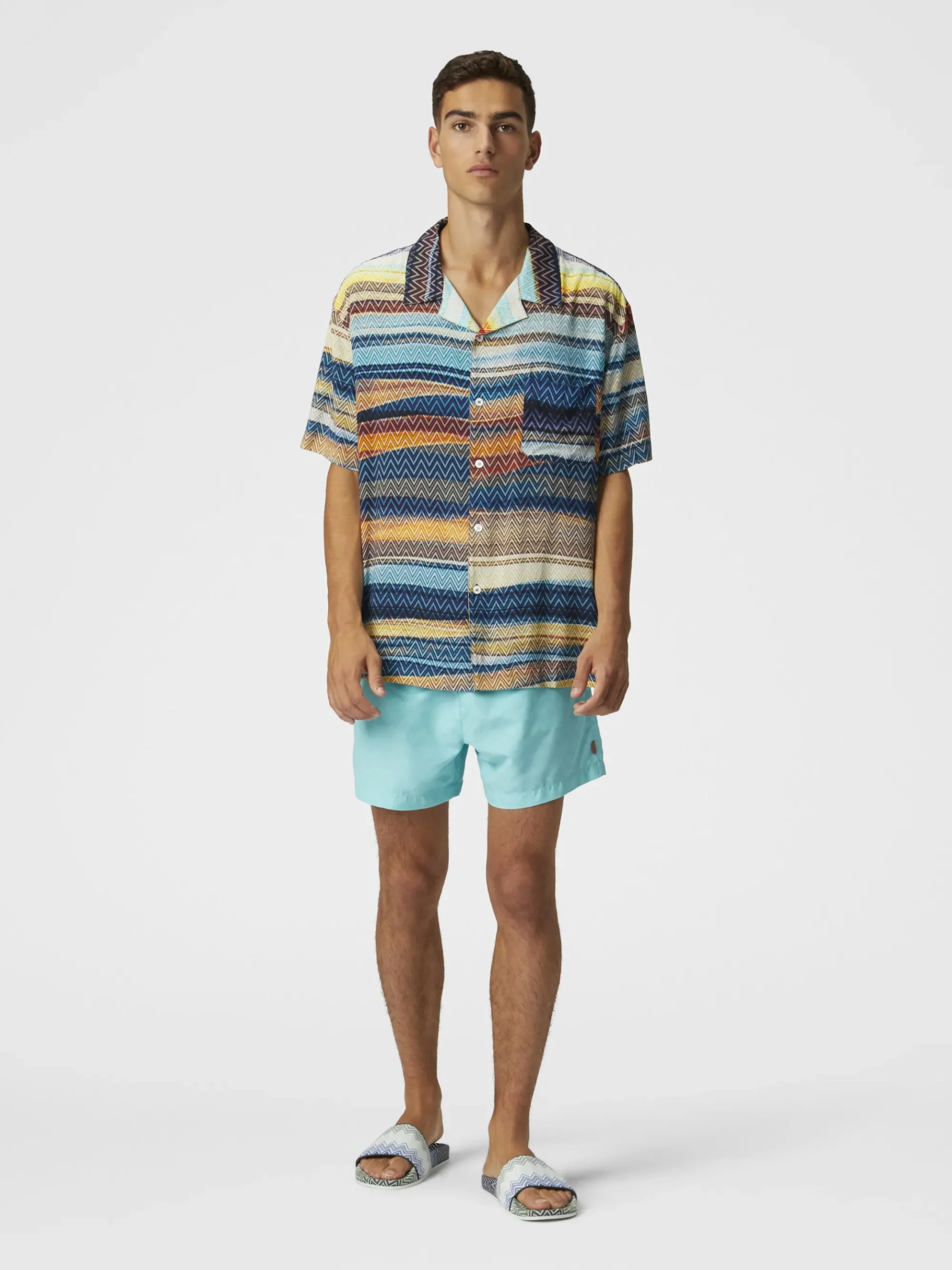 Bowling shirt with gradient zig zag print and breast pocket