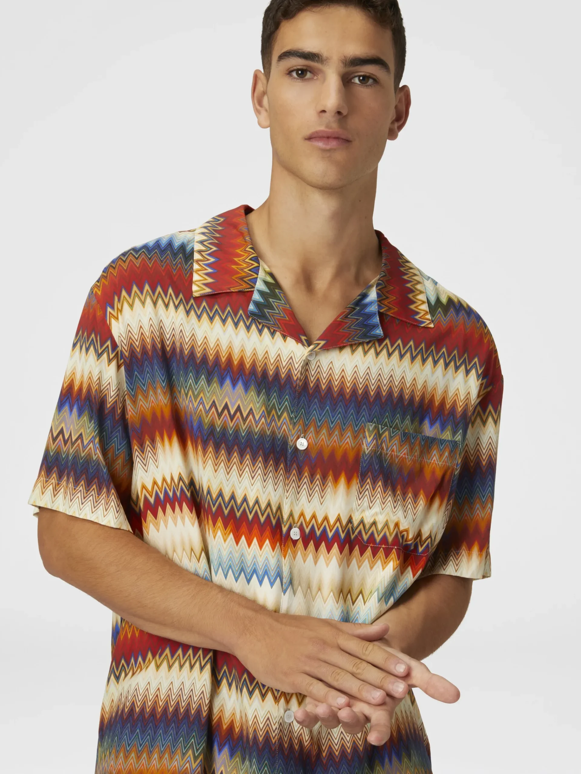 Bowling shirt with gradient micro zig zag print and breast pocket