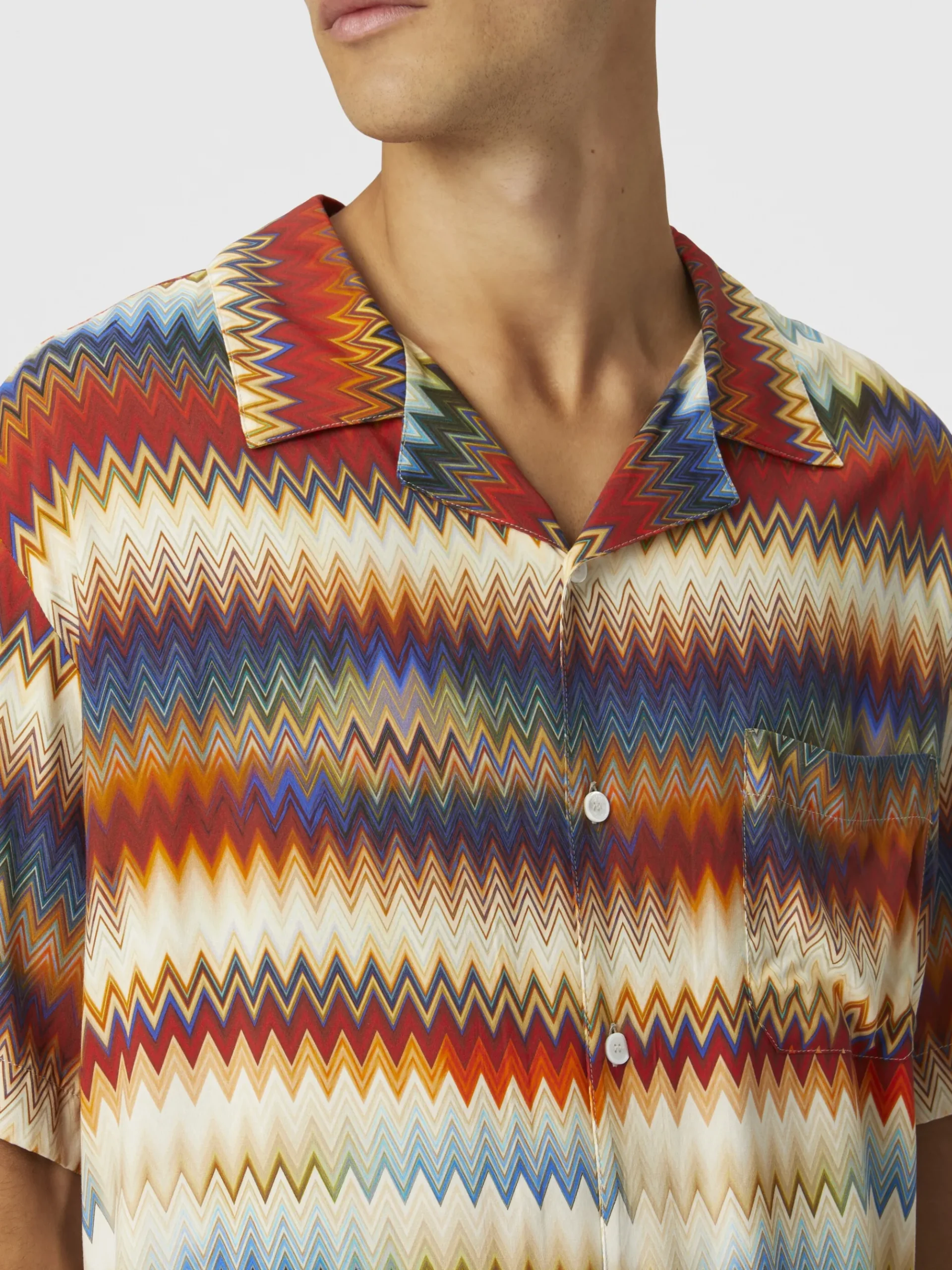 Bowling shirt with gradient micro zig zag print and breast pocket