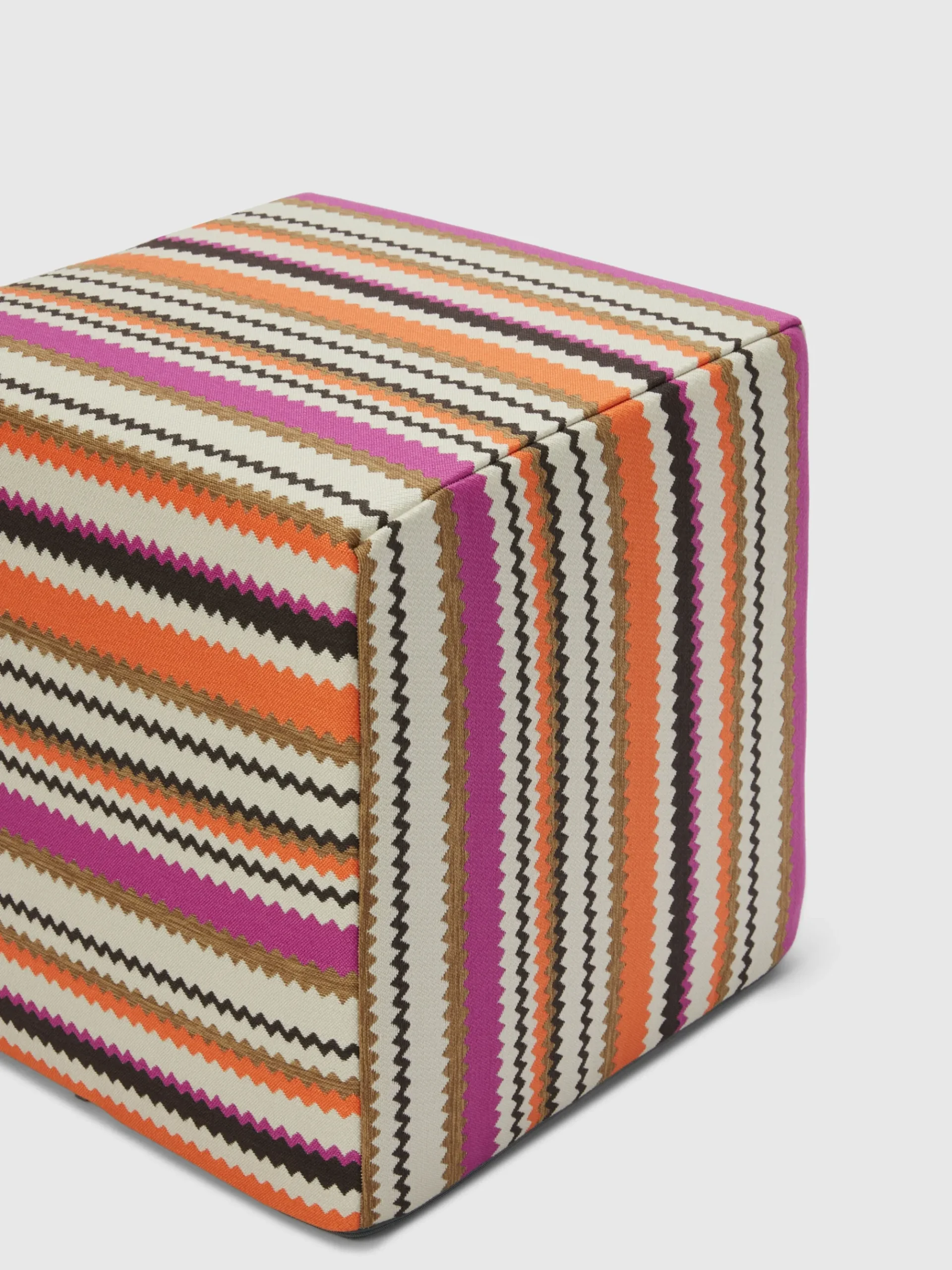 Cancun cubic outdoor pouffe 40x40x40 cm with chevron pattern