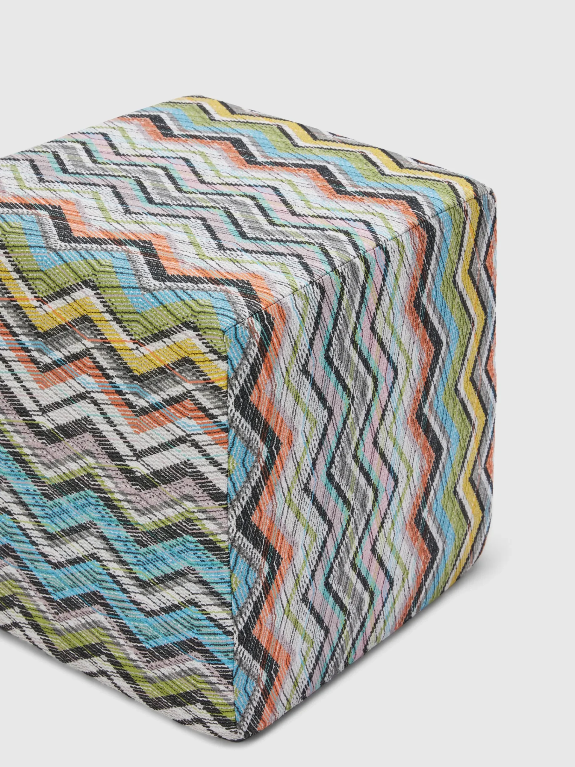 Carioca 40x40x40 cm cubic pouffe in cotton blend with chevron pattern