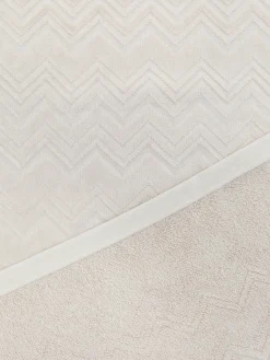 Chalk 2-piece bath towel set in cotton terry with zigzag pattern