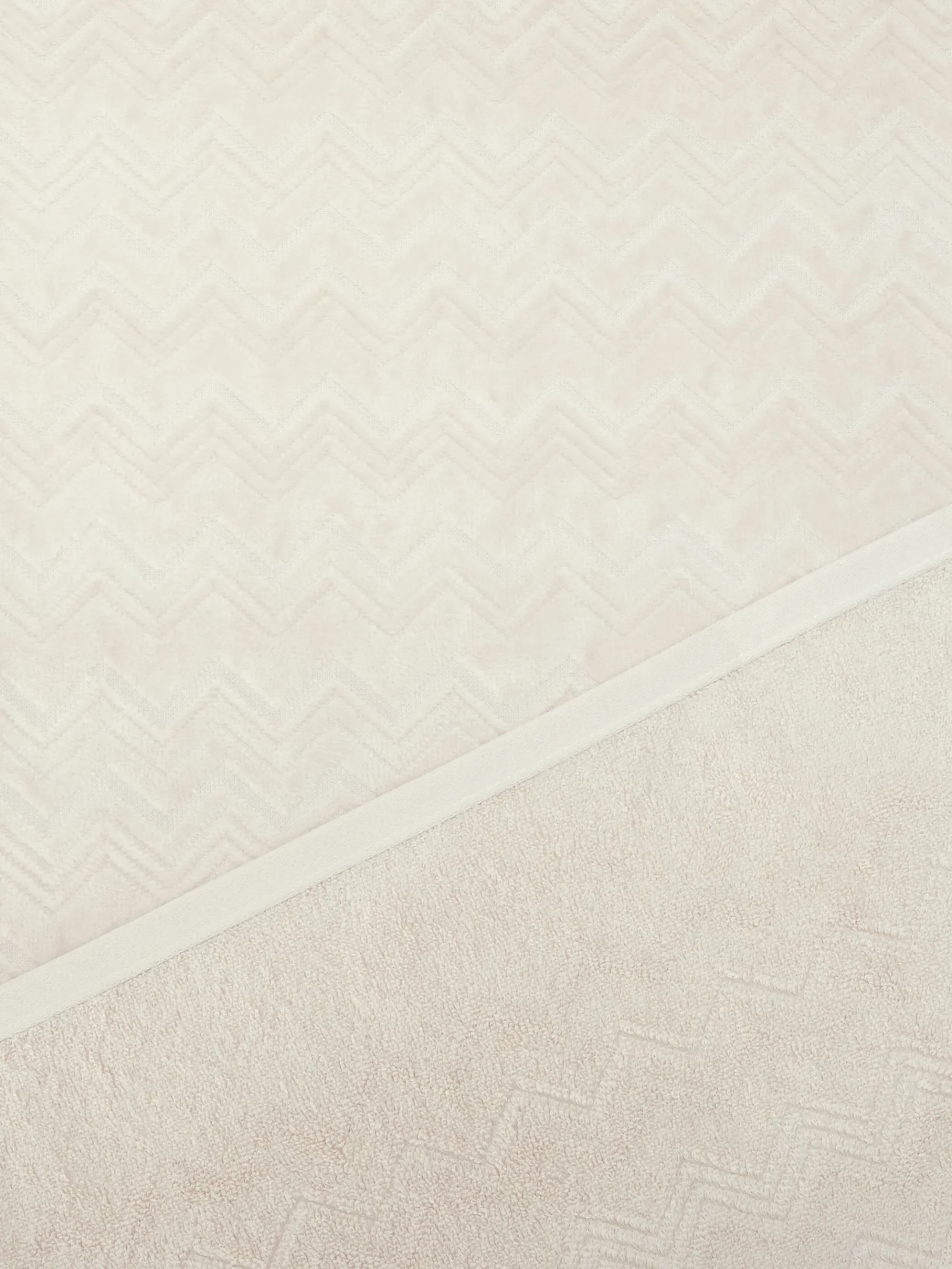 Chalk 150x100 cm beach towel in zigzag cotton terry cloth