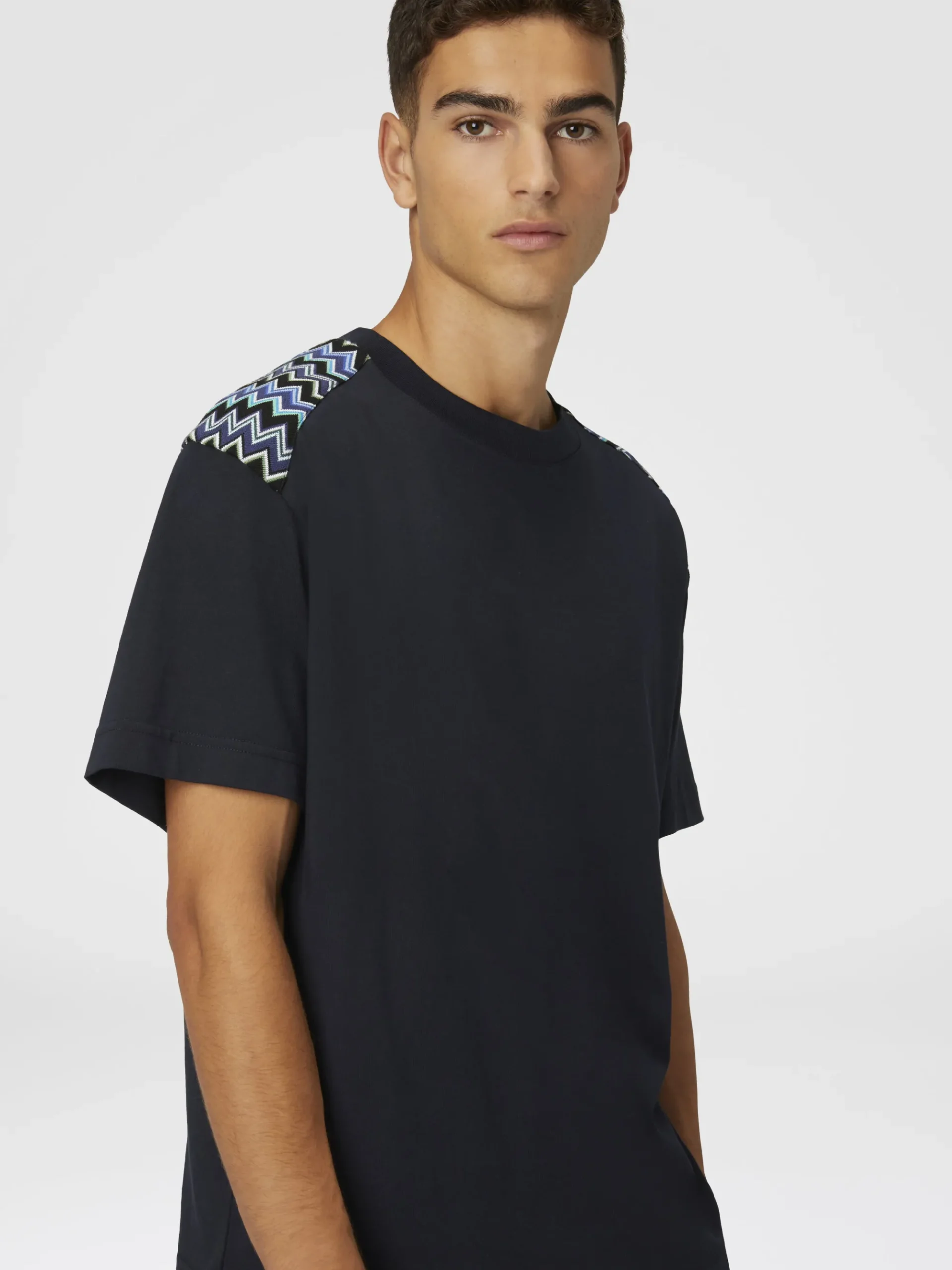 Cotton crewneck T-shirt with chevron inserts on the shoulders