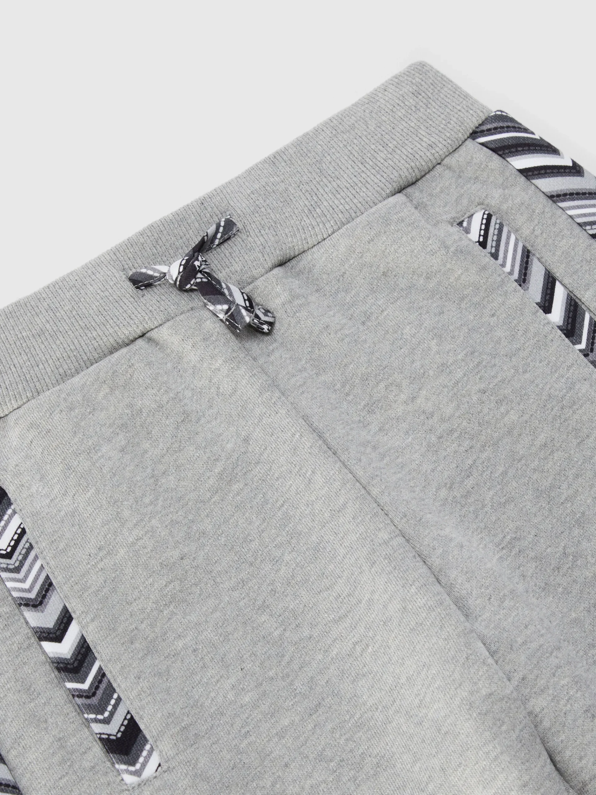 Cotton joggers with zigzag inserts