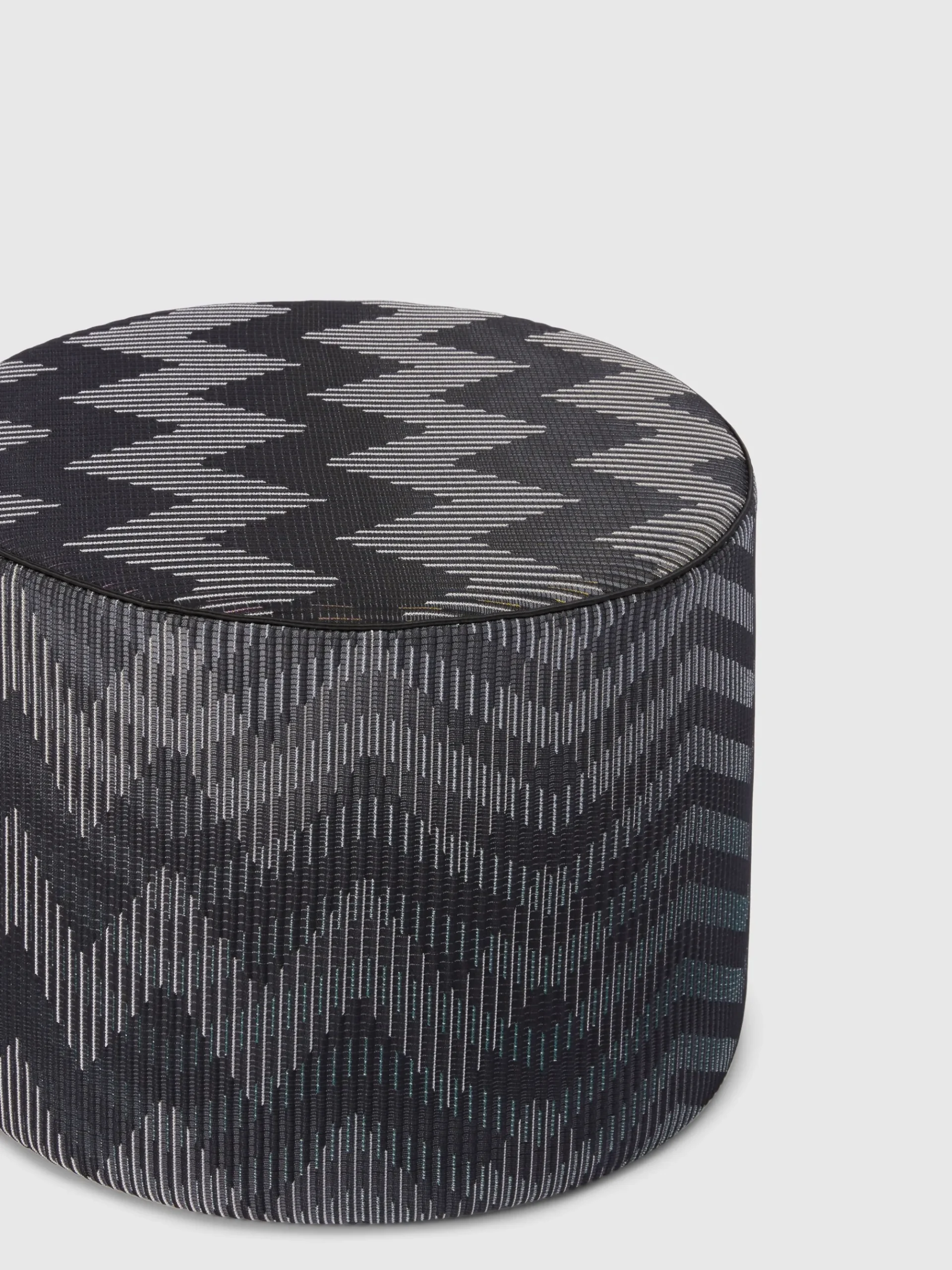Dinamico cylindrical pouffe 40x30 cm with zigzag pattern