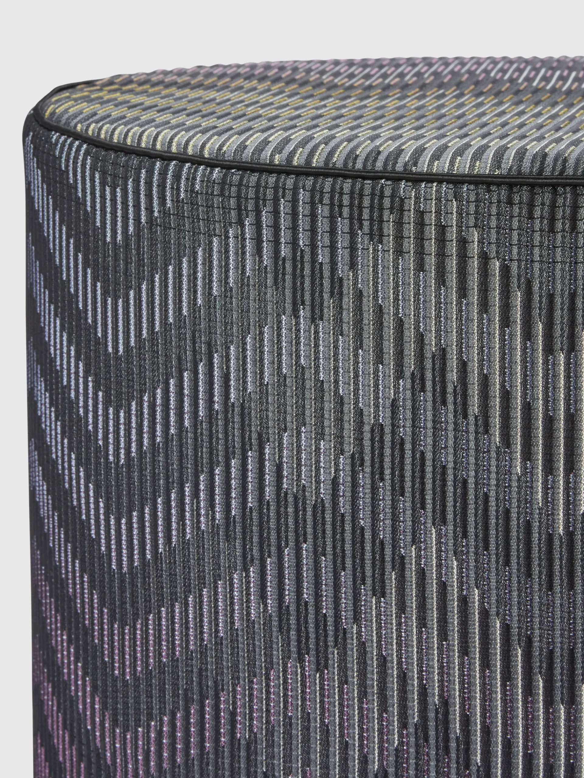 Dinamico cylindrical pouffe 40x30 cm with zigzag pattern