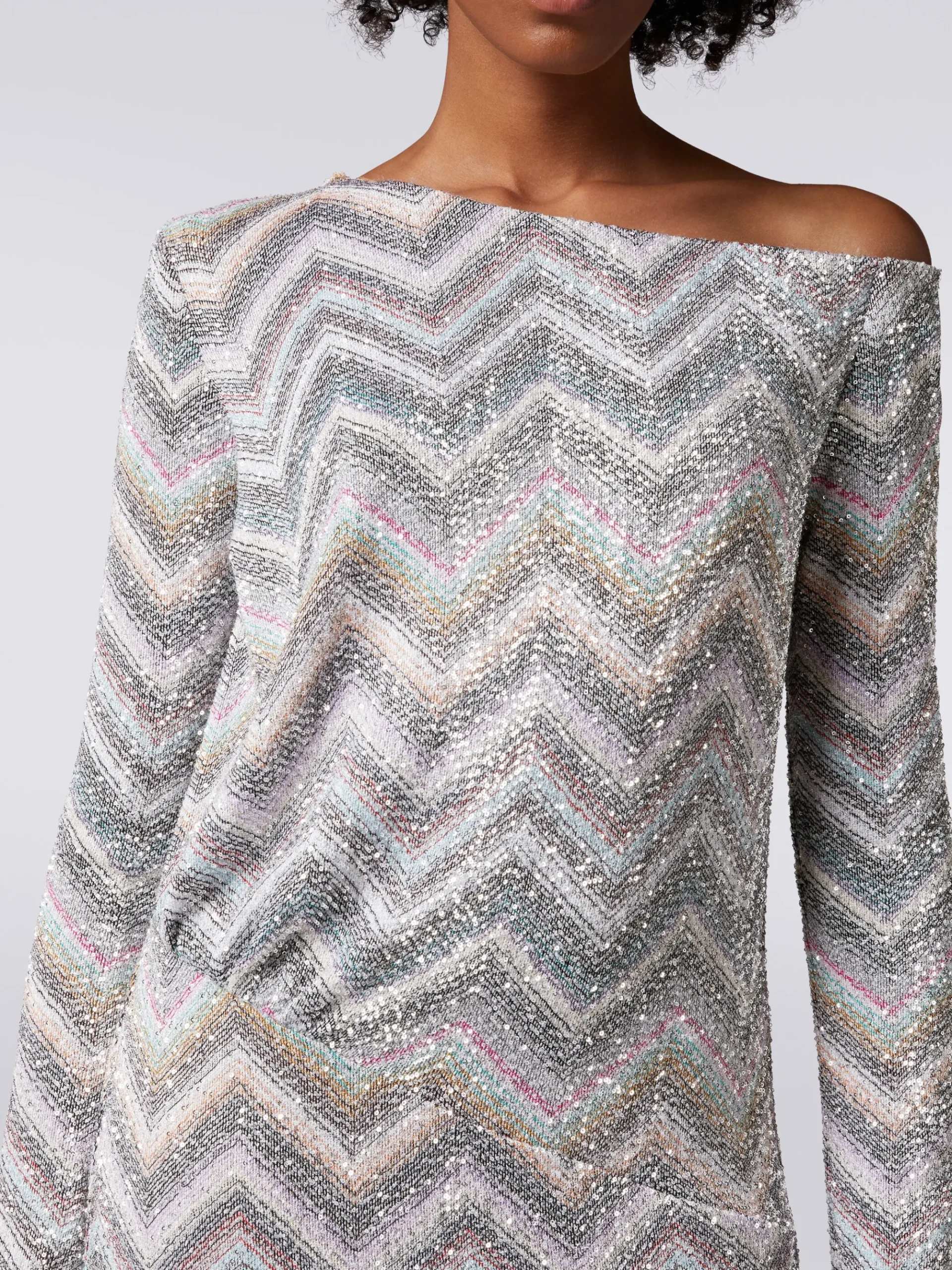 Long dress in zigzag knit with sequin appliqué