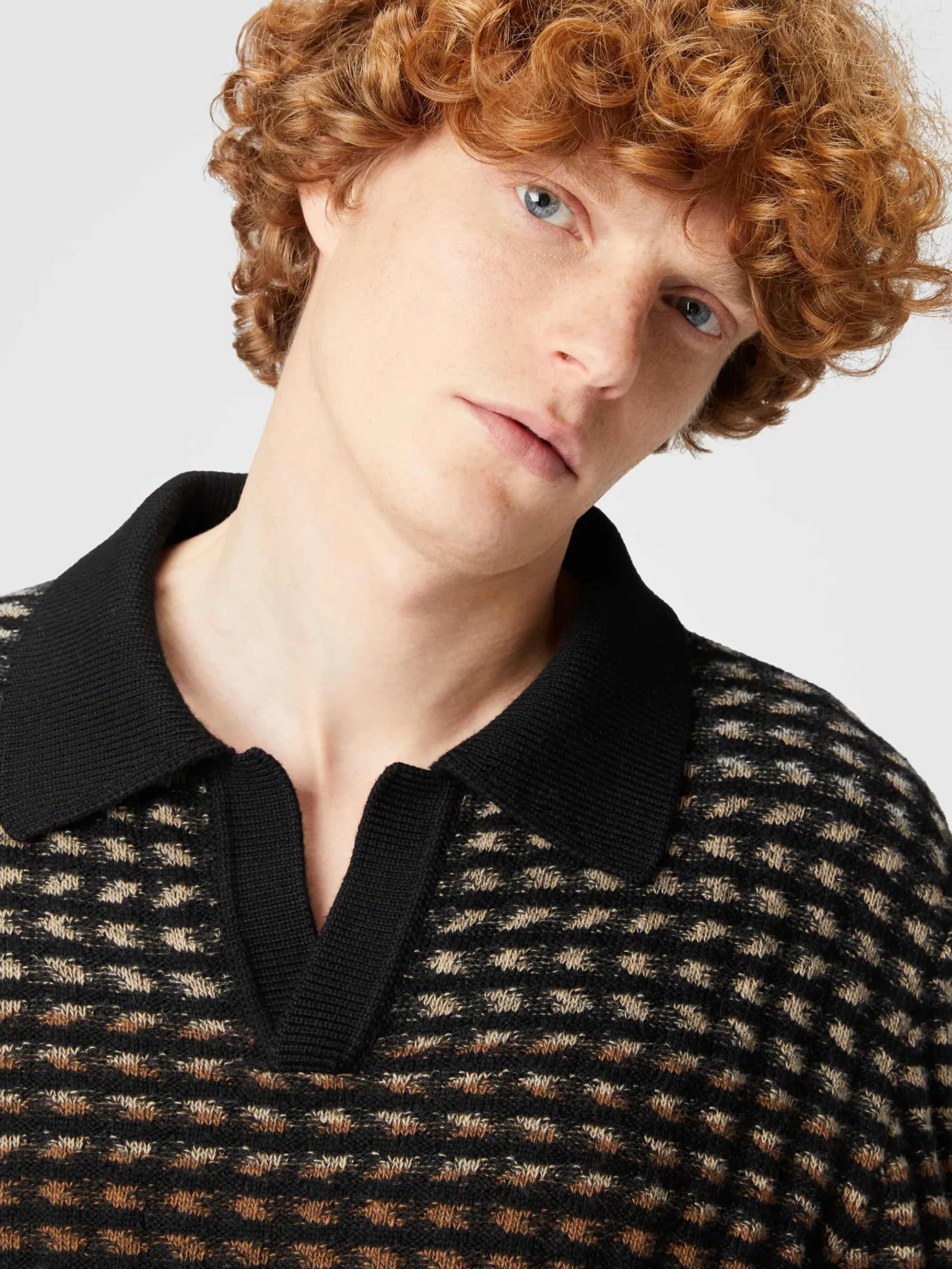 Long-sleeved polo shirt in textured virgin wool knit