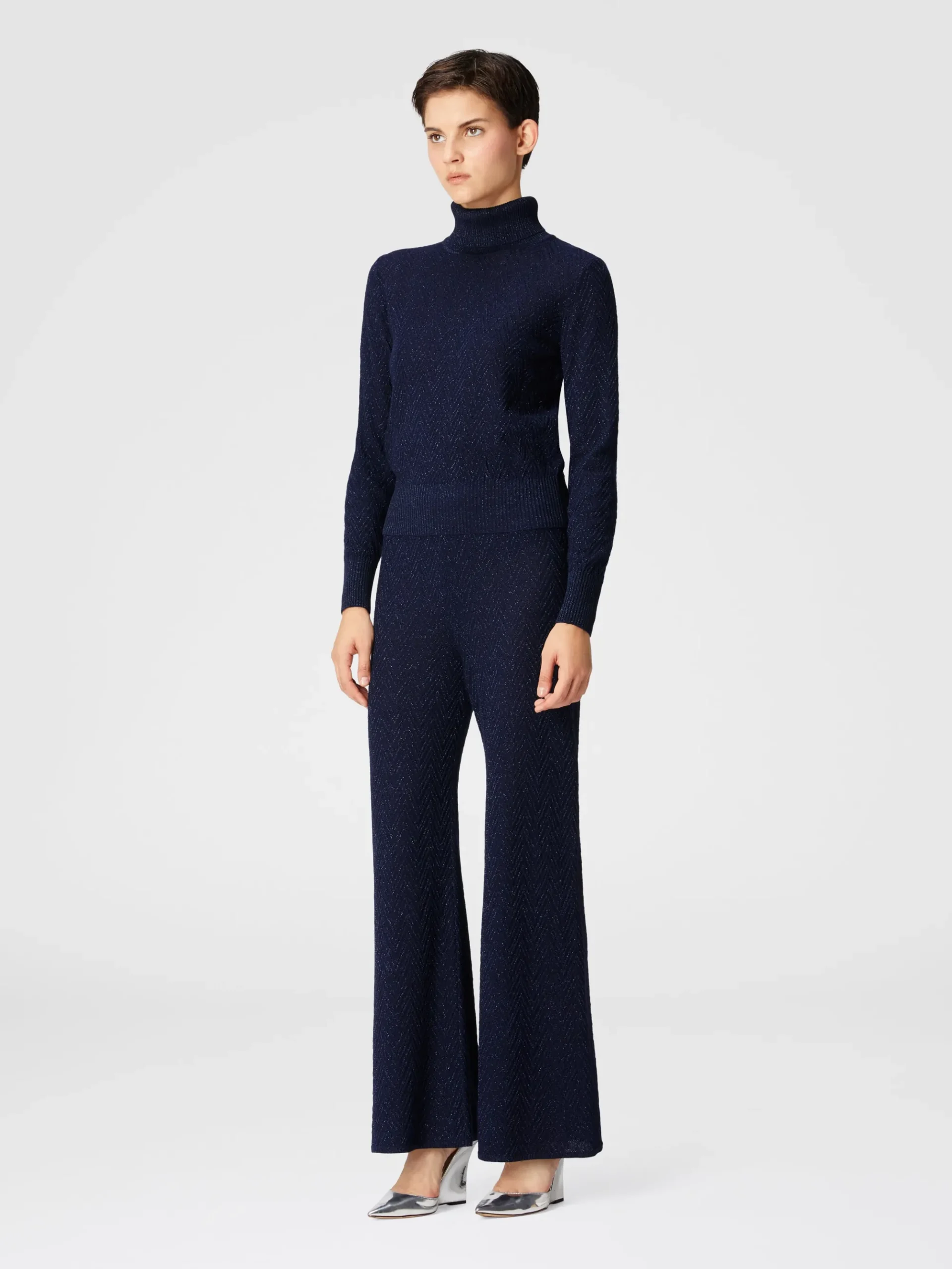 Long-sleeved turtleneck sweater with chevron pattern