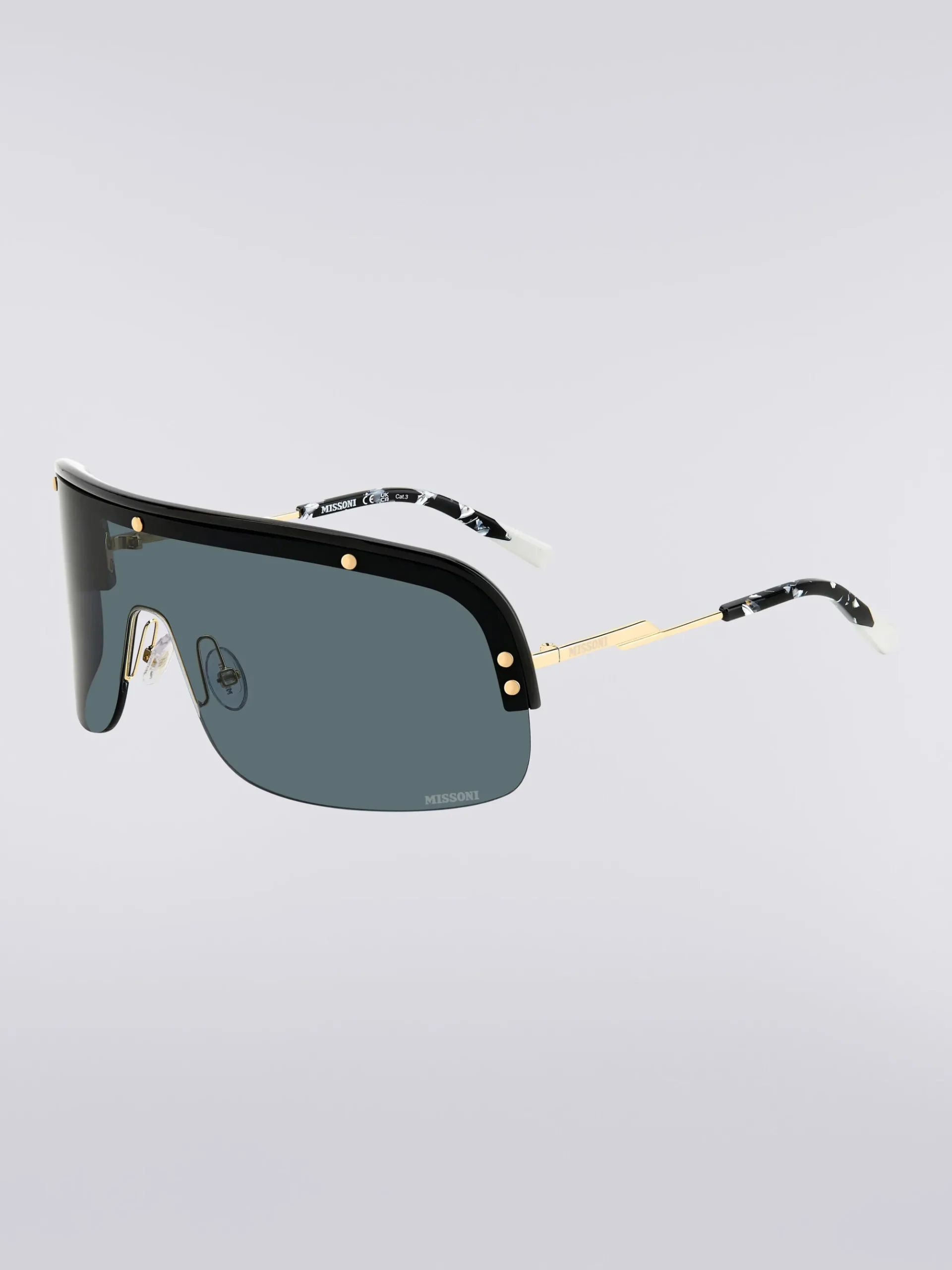Mask sunglasses with metal temples and acetate tips