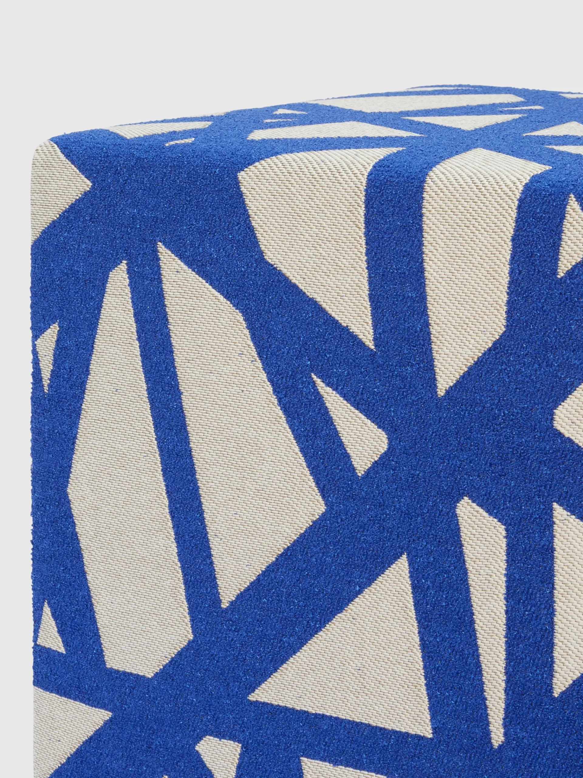 Nastri, cubic bouclé outdoor pouffe, 40x40x40 cm
