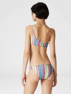 One-shoulder bikini with zig zag print