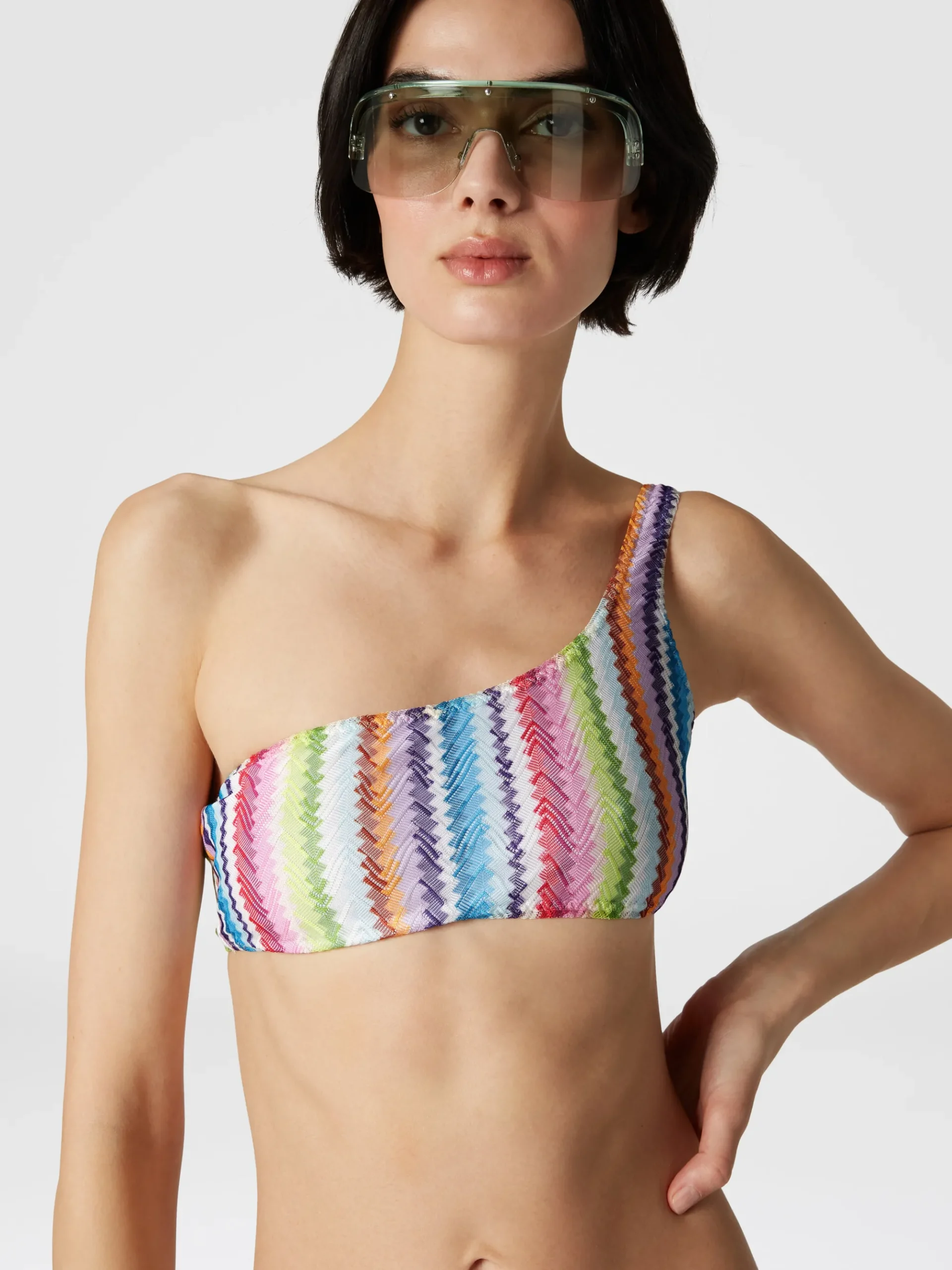 One-shoulder bikini with zig zag print