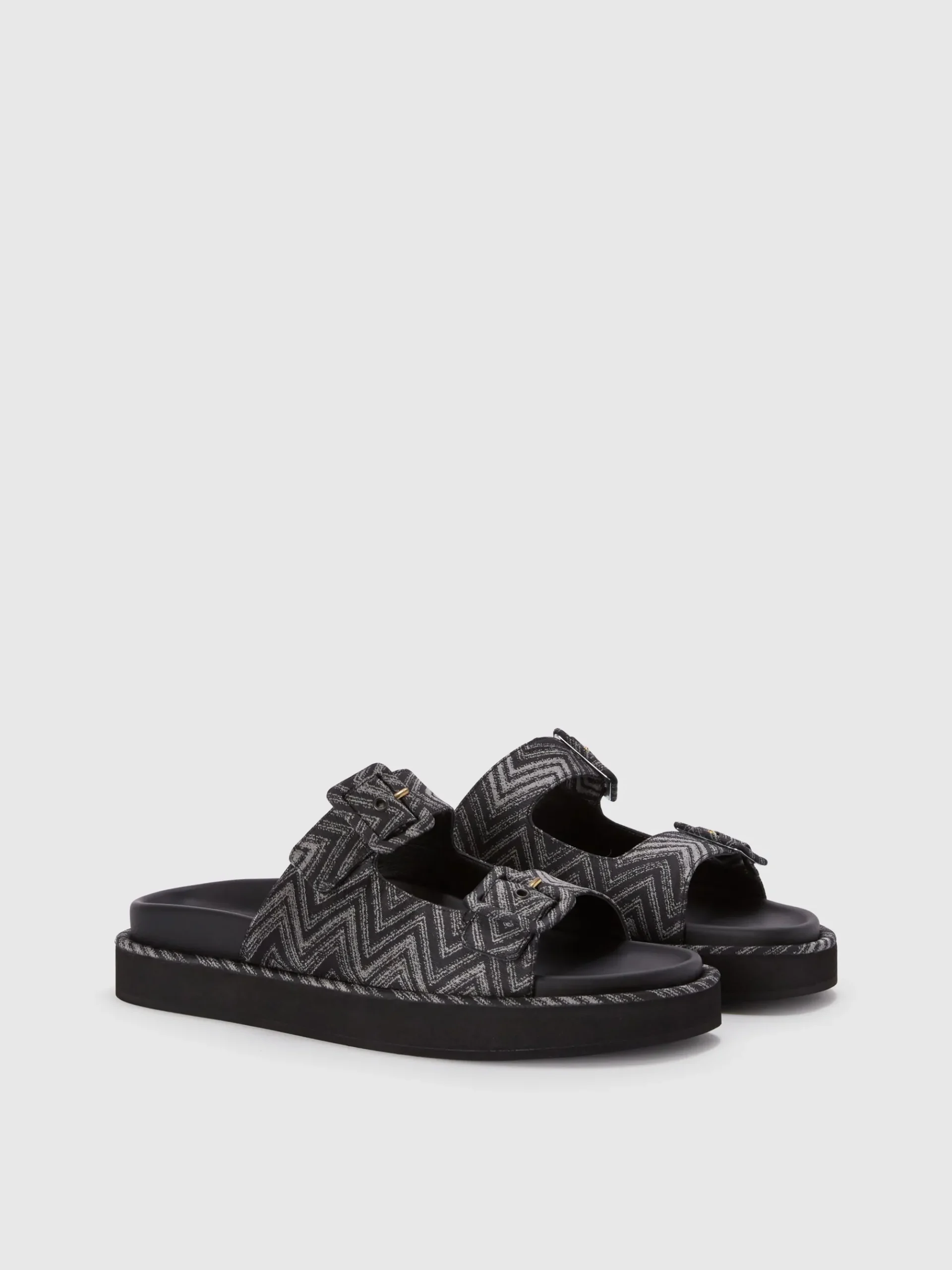 Sandals with double band in zig zag fabric