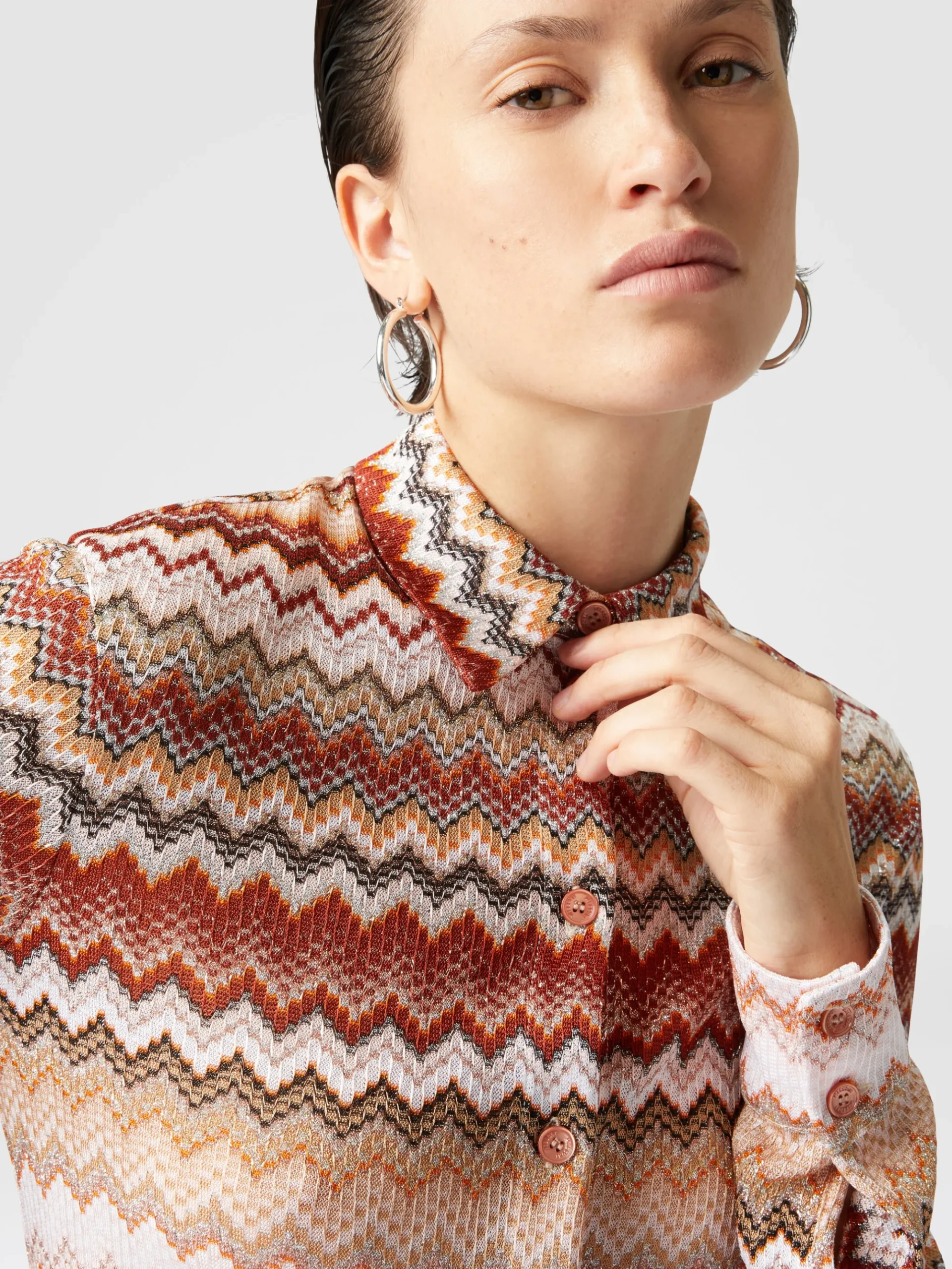 Shirt with serrated lamé zig zag pattern