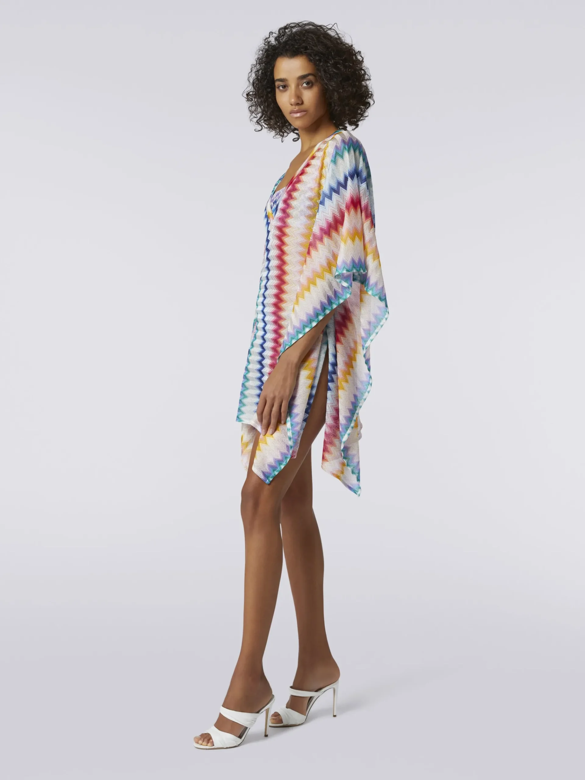 Short cover up kaftan in zigzag viscose with lurex