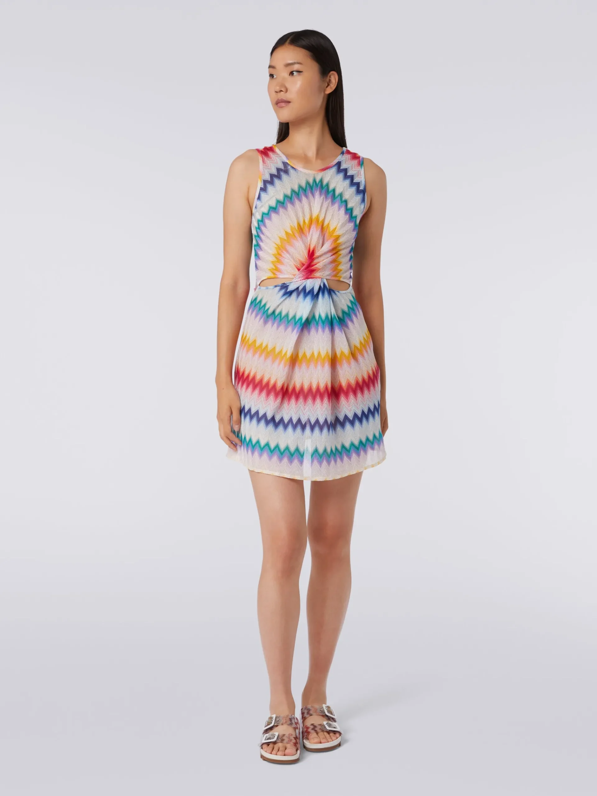 Short cover up with torchon neckline and zigzag print