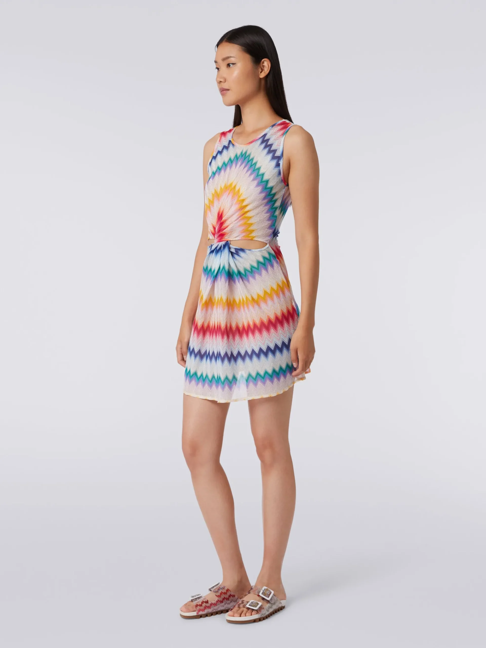 Short cover up with torchon neckline and zigzag print