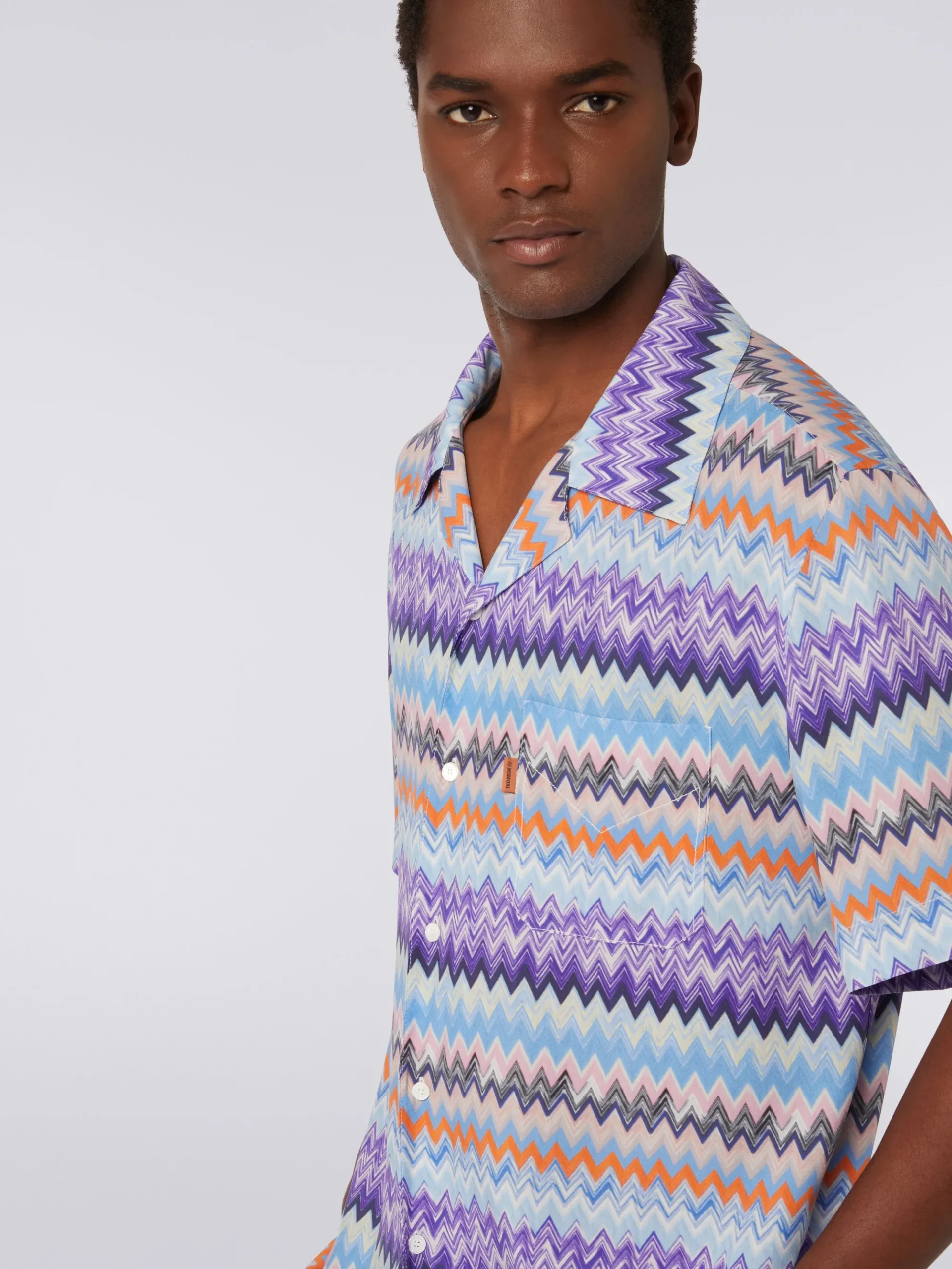 Short-sleeved chevron viscose bowling shirt