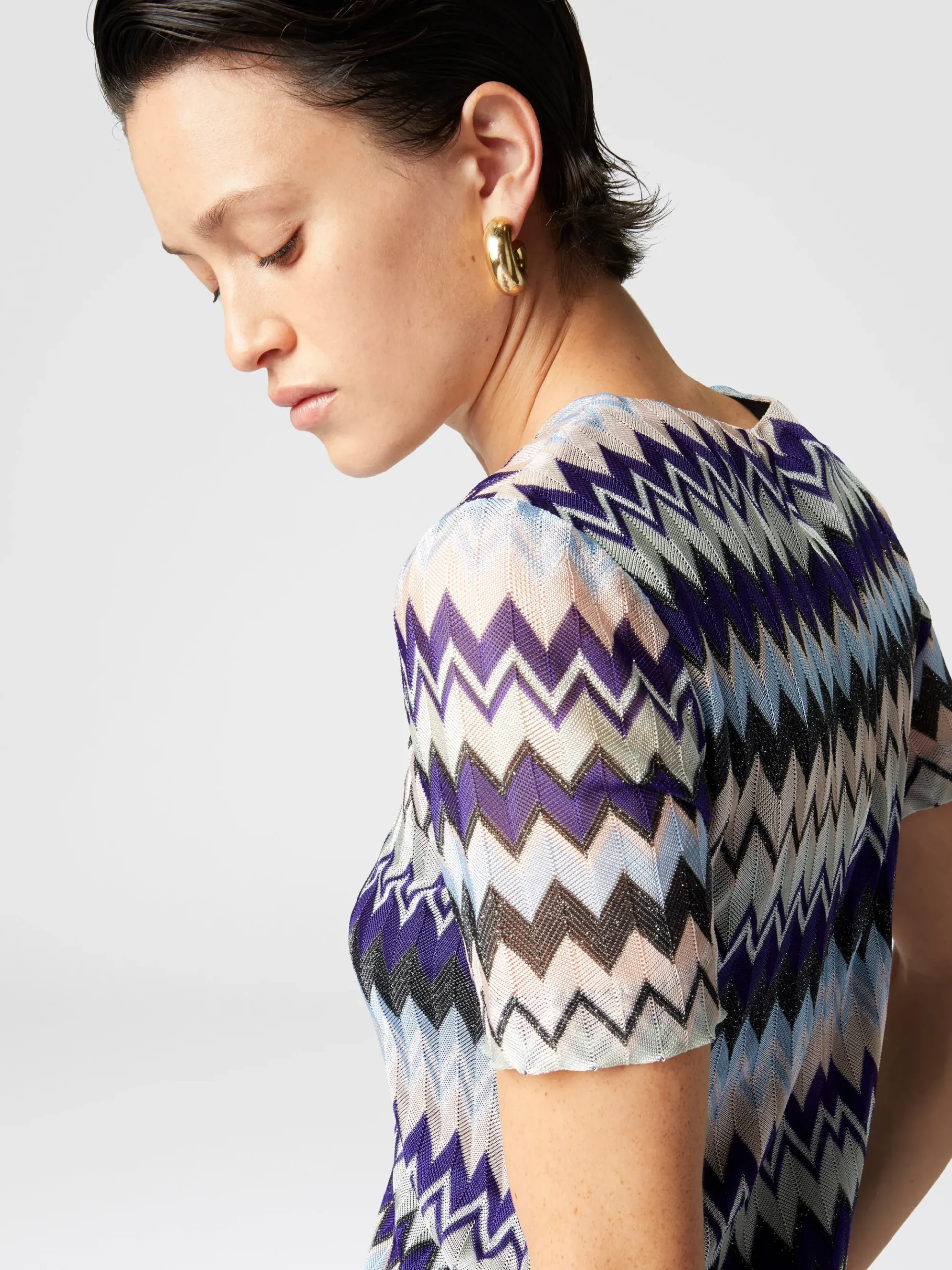Short-sleeved mini-dress in zig zag lamé viscose