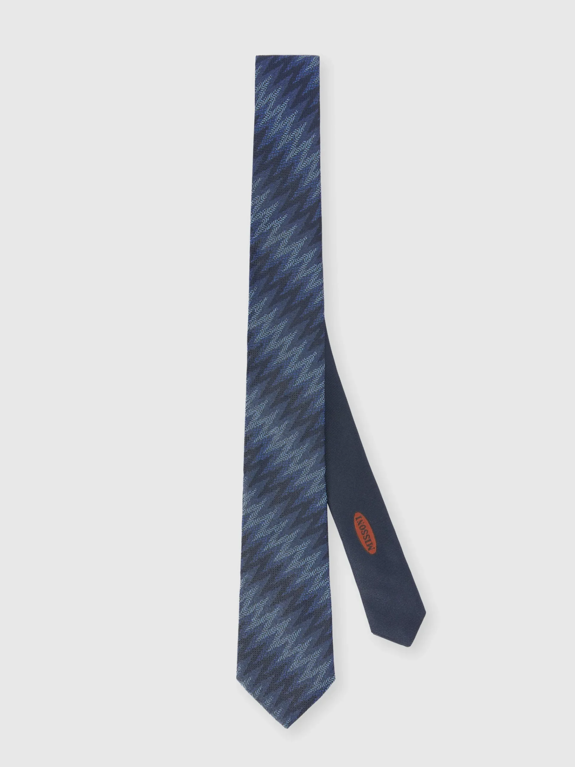 Silk tie with elongated zigzag