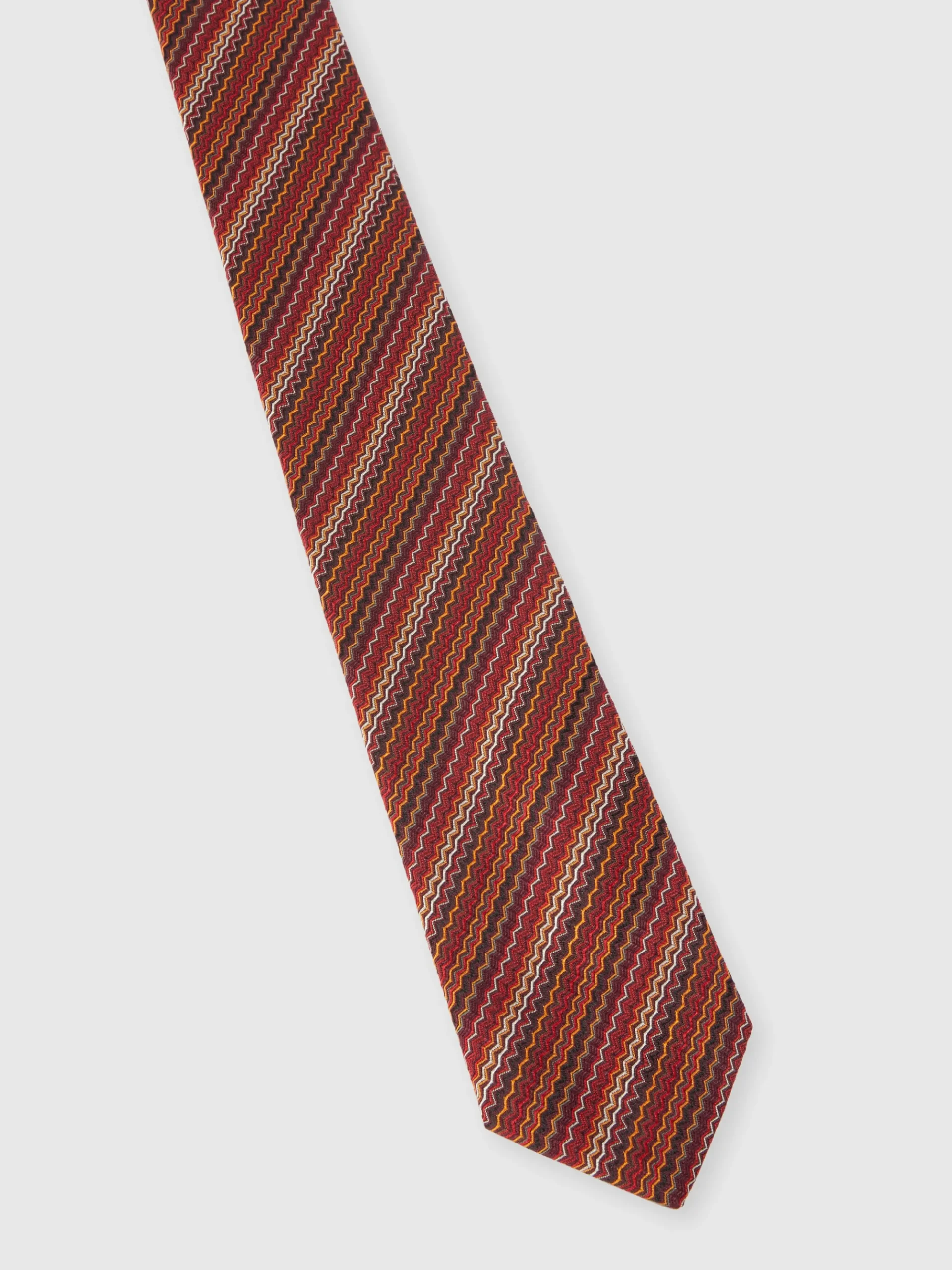 Silk tie with zig zag pattern