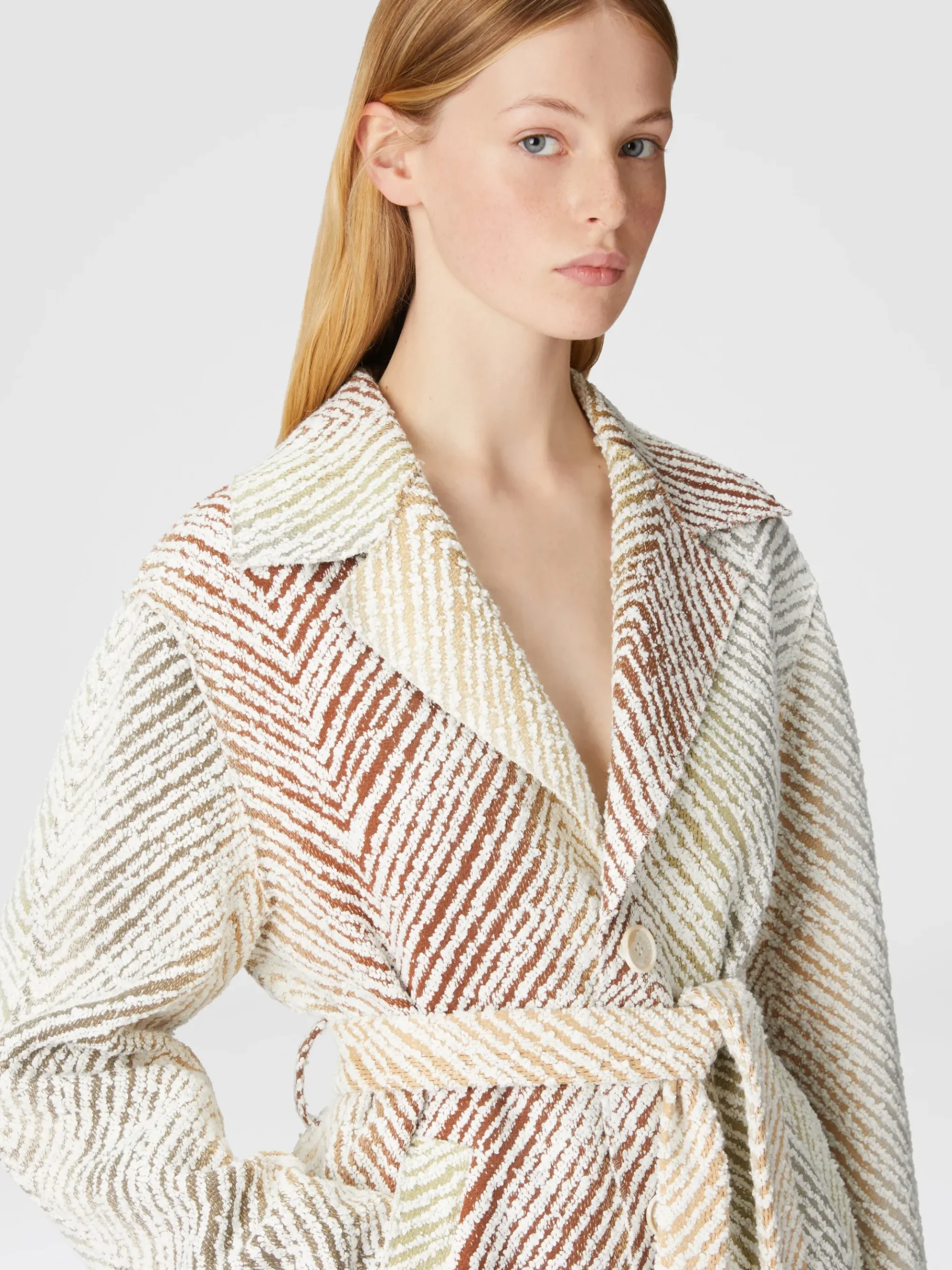 Single-breasted coat in fabric with 3D zig zag pattern