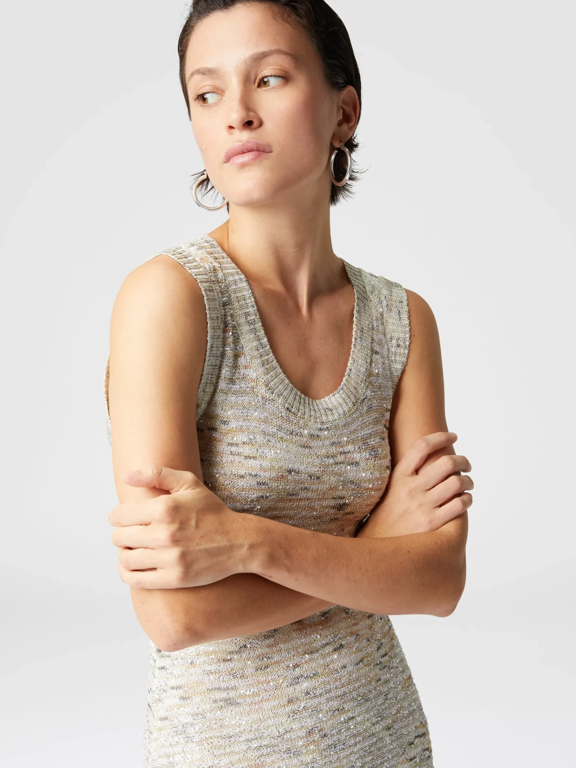 Sleeveless mini-dress in slub knit with sequins
