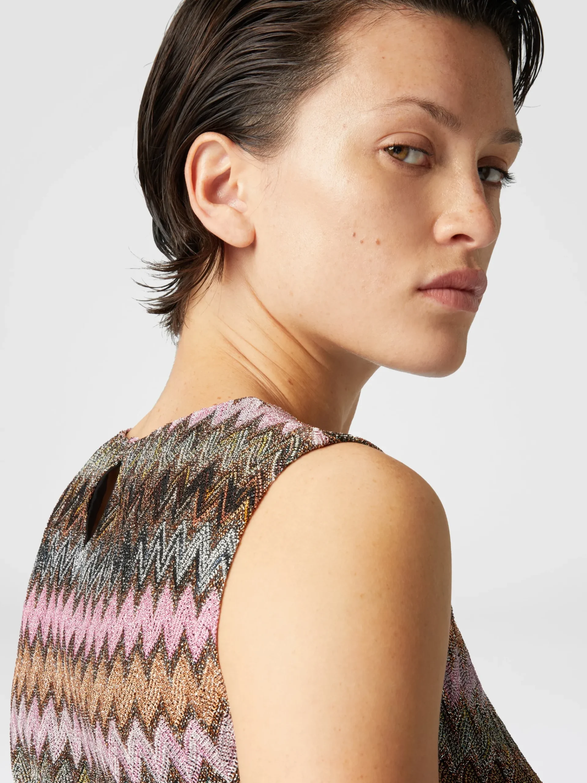Sleeveless mini-dress in zig zag lamé viscose