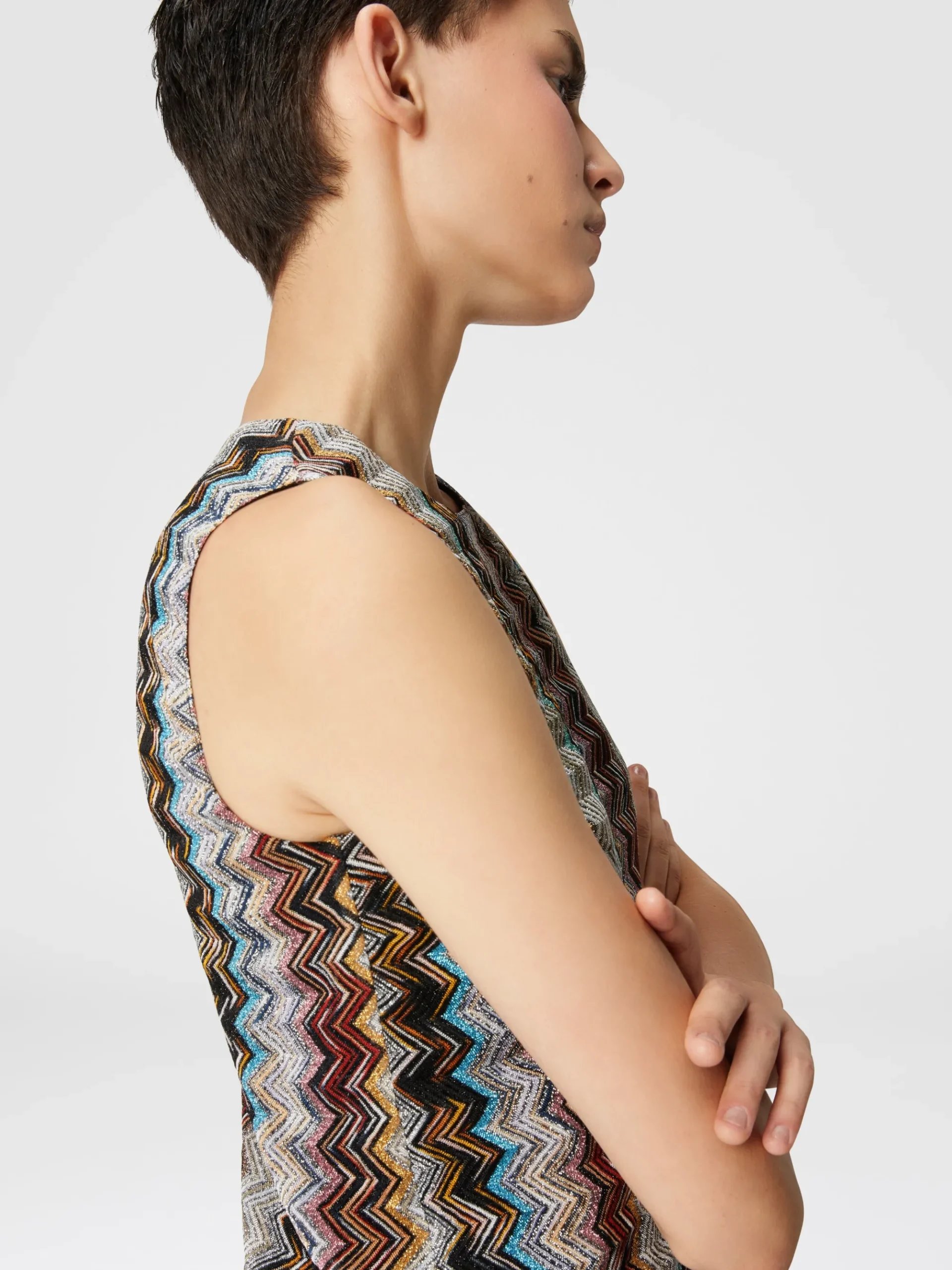 Sleeveless mini-dress in zig zag lamé viscose blend