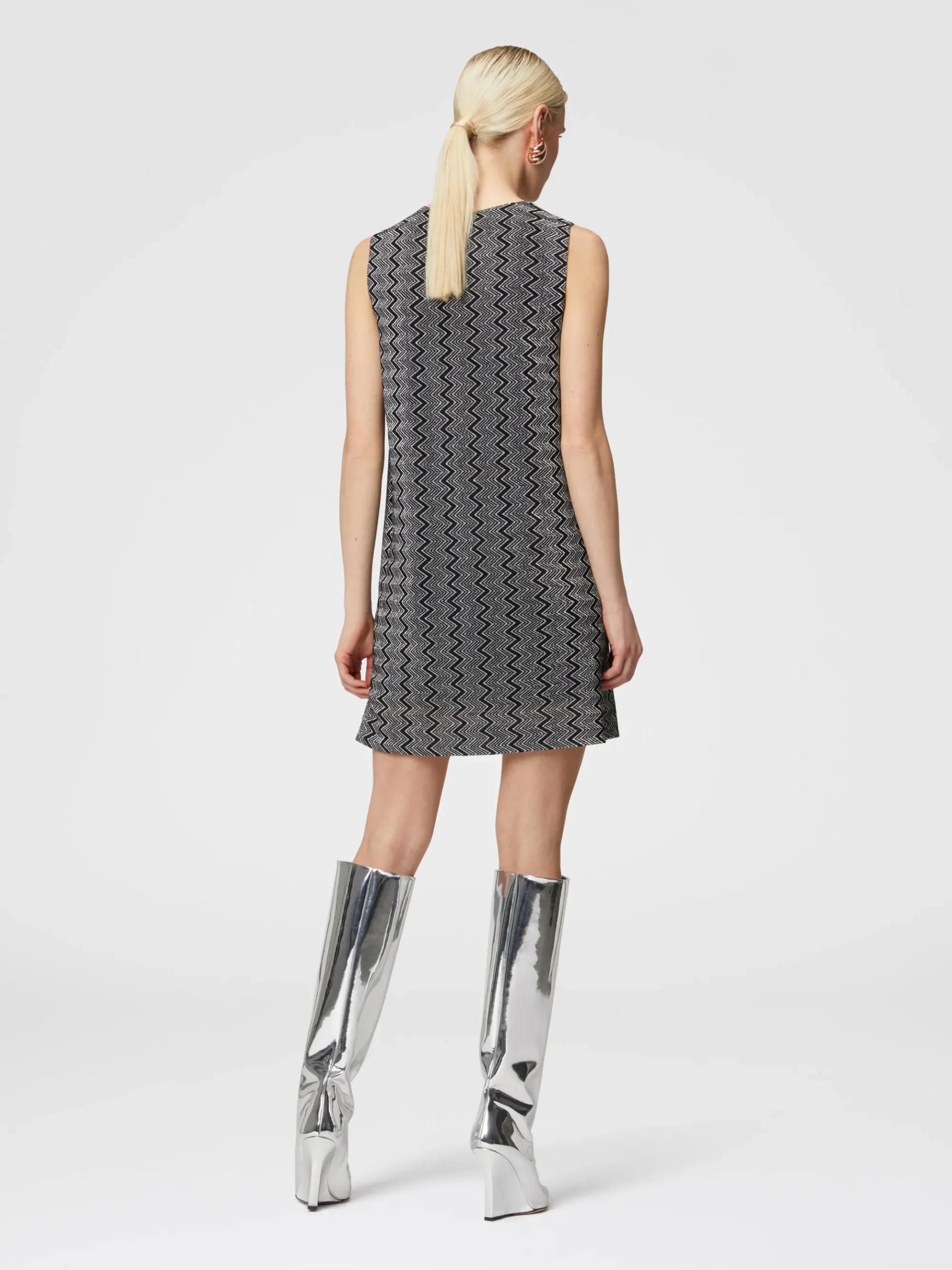 Sleeveless zig zag lamé mini-dress