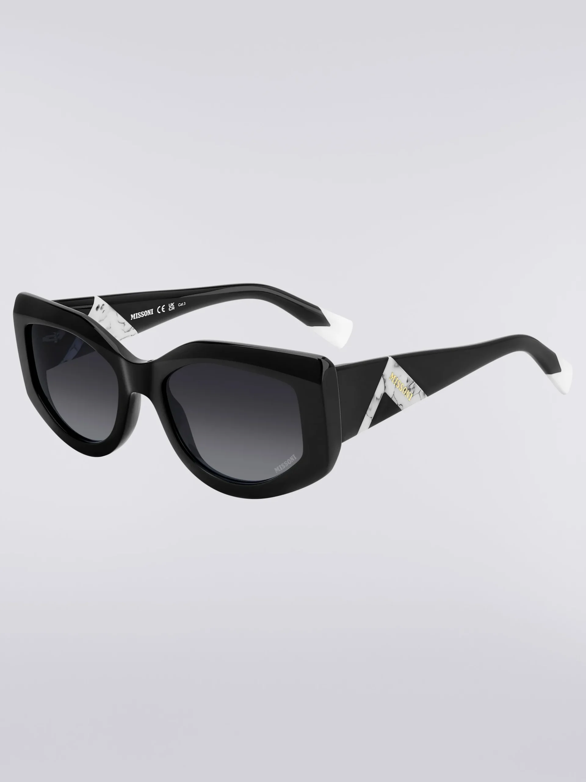Slightly wrap-around shaped sunglasses in acetate