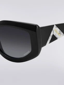 Slightly wrap-around shaped sunglasses in acetate