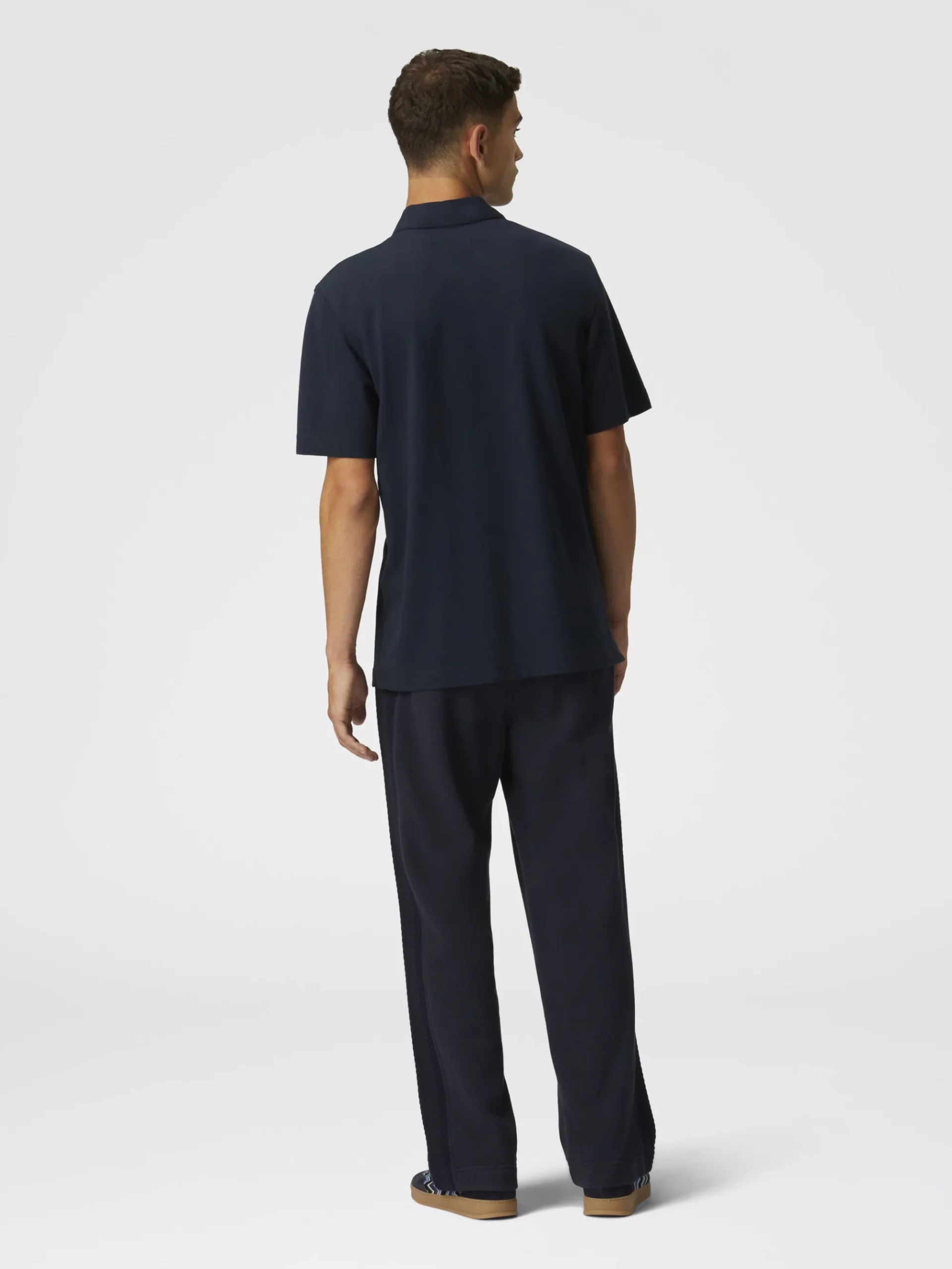 Solid color cotton piqué polo shirt with zigzag embroidery and contrasting detail