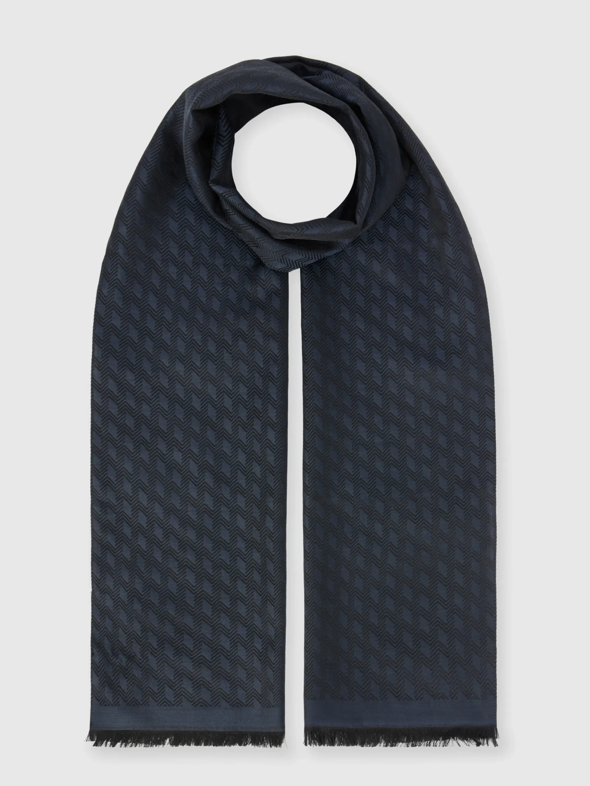 Stole in frayed wool