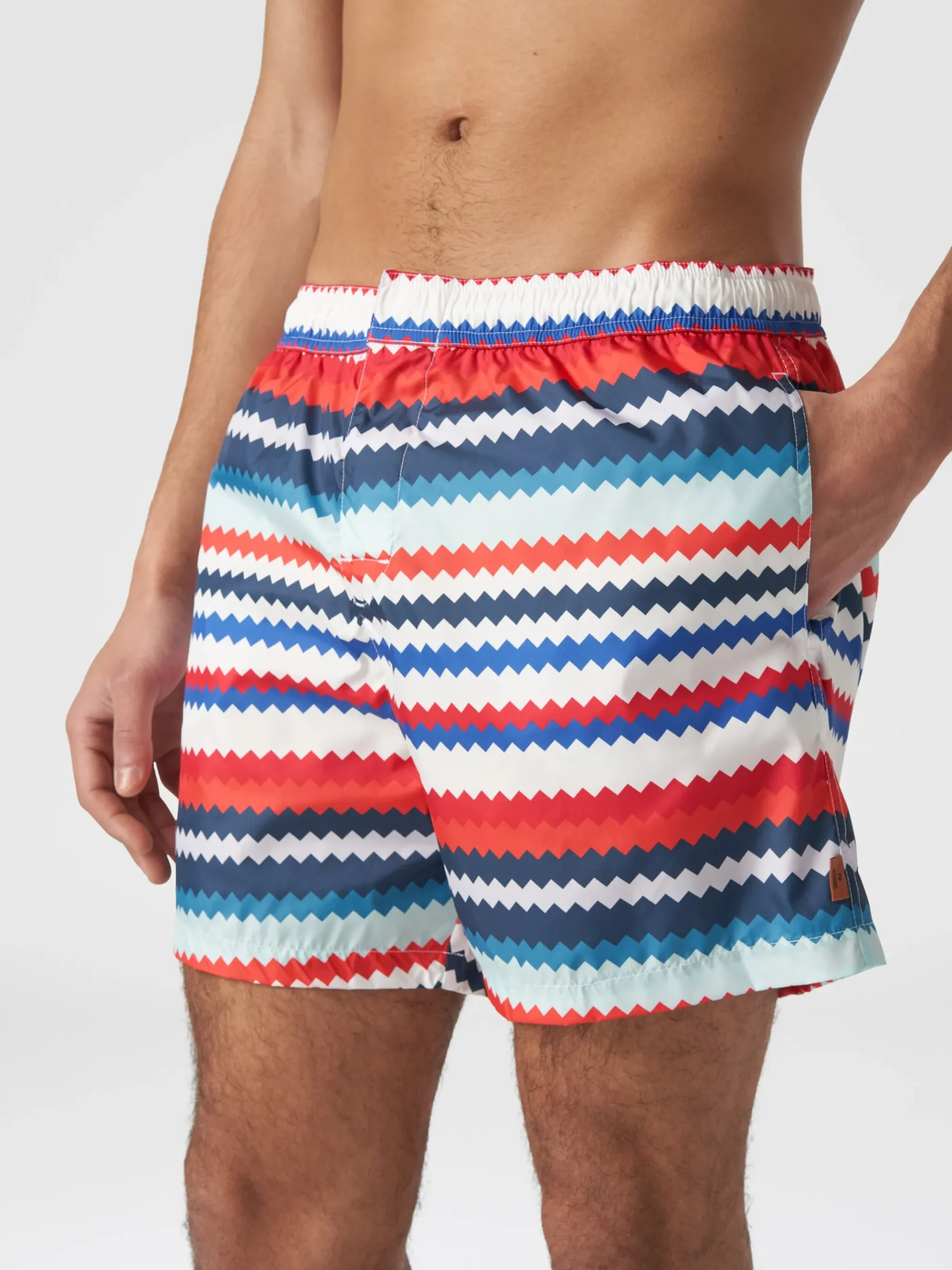 Swimming trunks in small zigzag print nylon