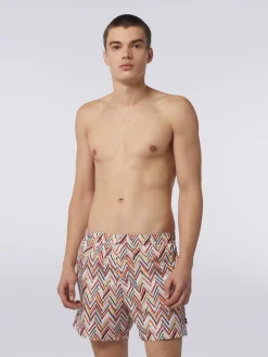 Swimming trunks with brushstroke effect zigzag print