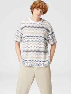 T-shirt with zig zag motif and back logo