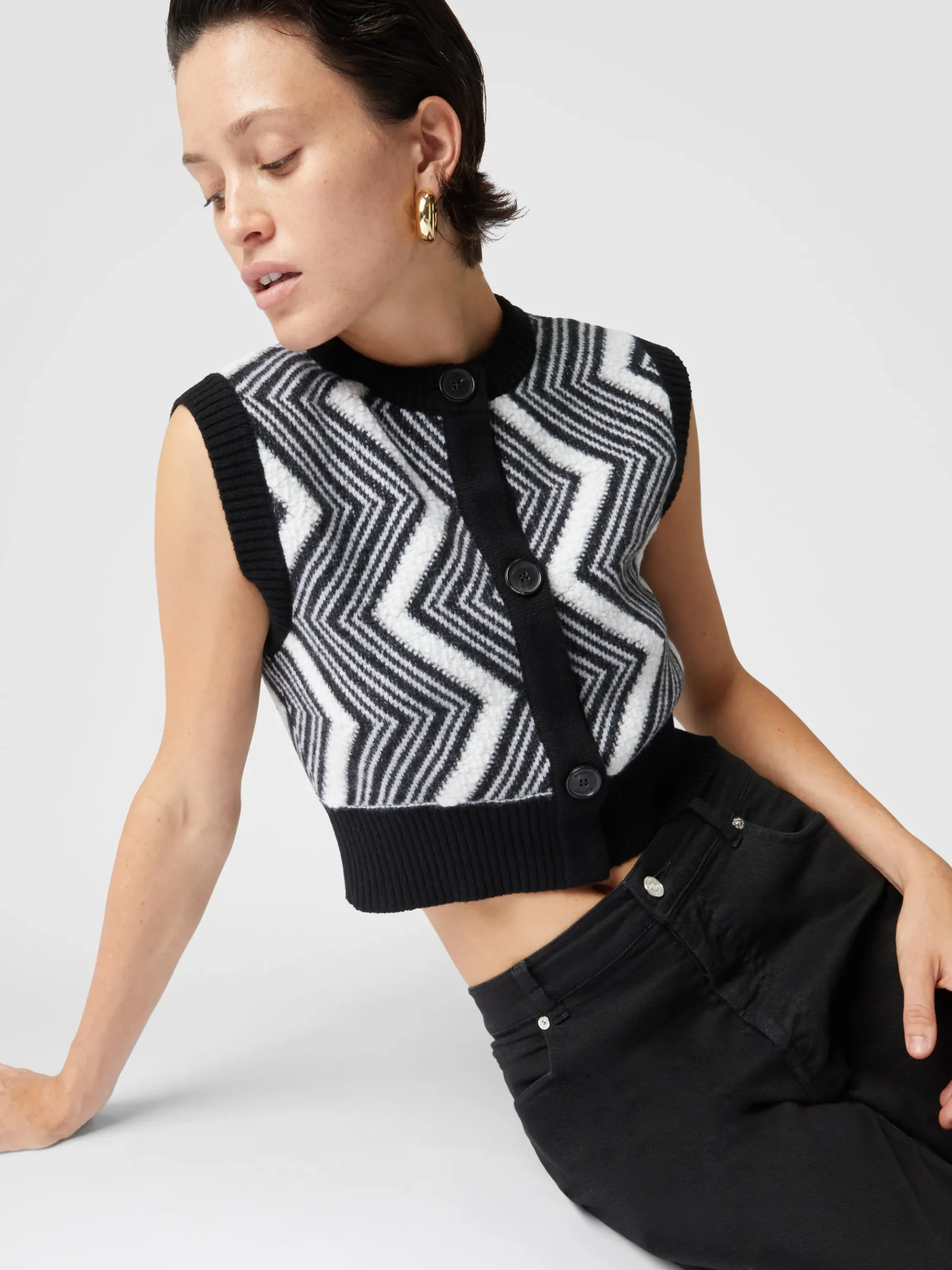 Wool bolero with buttons and terrycloth stitch chevron