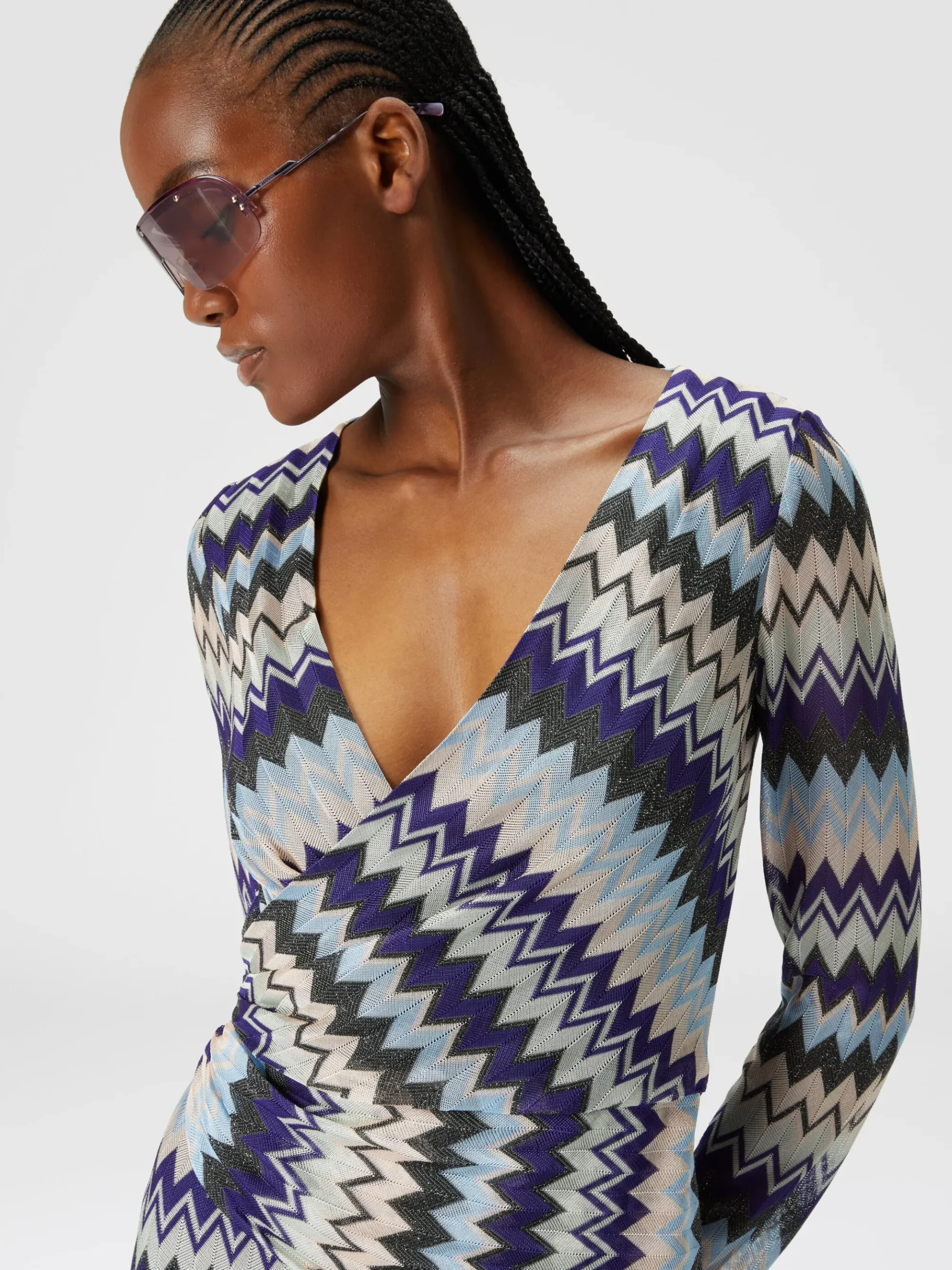 Zig zag viscose dress with V-neckline