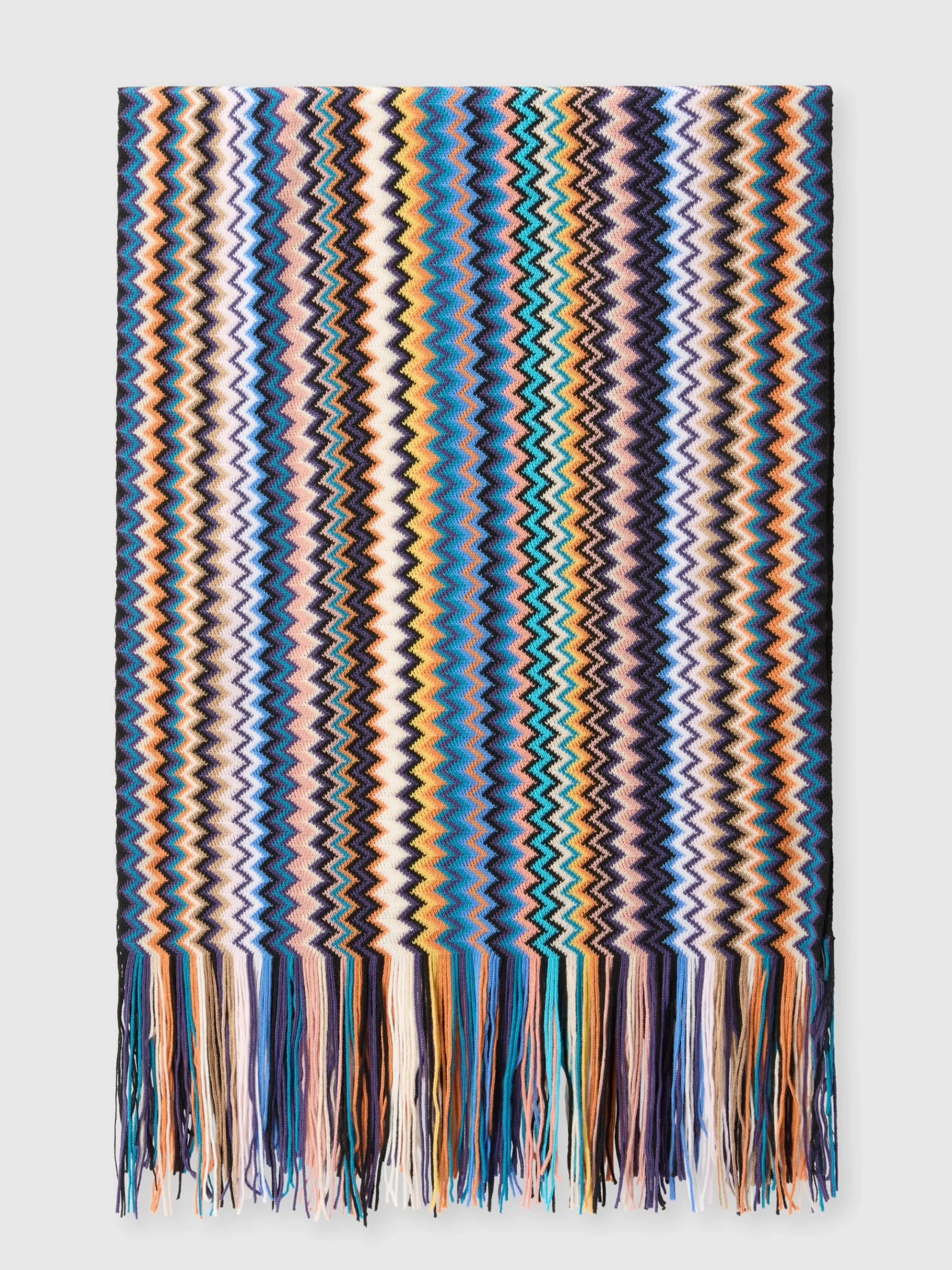 Zig zag wool scarf with fringes