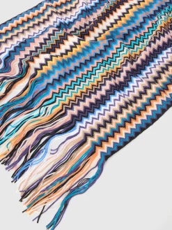 Zig zag wool scarf with fringes