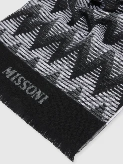 Zig zag wool scarf with logo