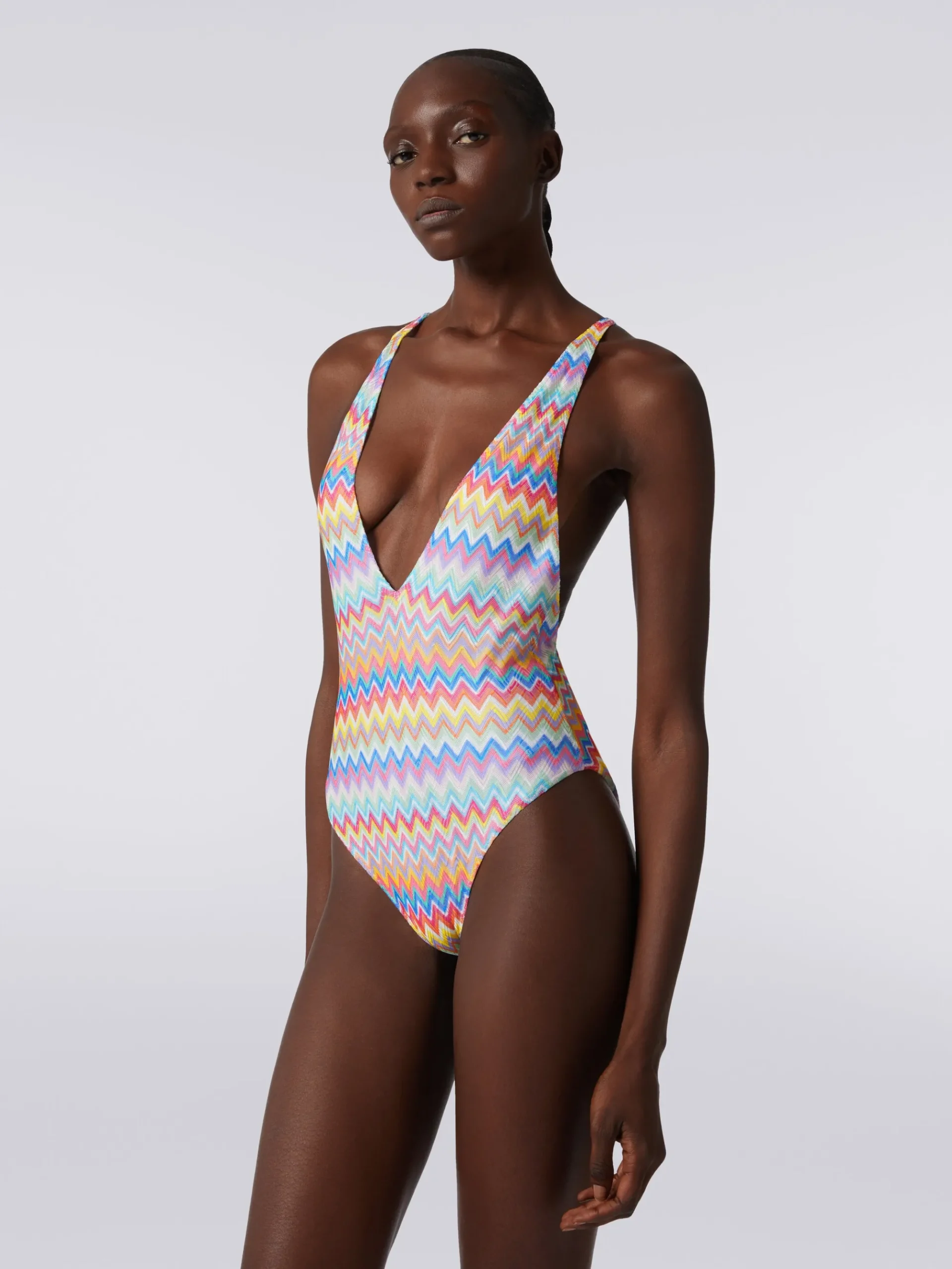 Zigzag print one-piece swimming costume with V-neckline