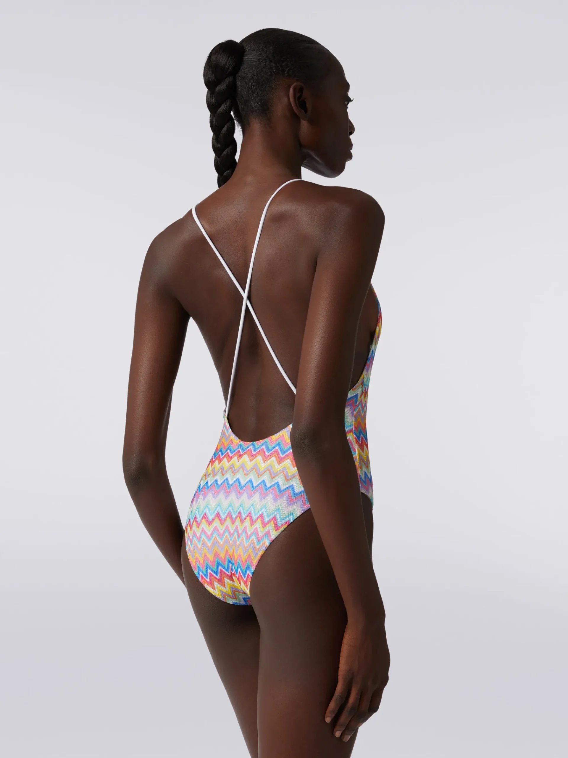 Zigzag print one-piece swimming costume with V-neckline