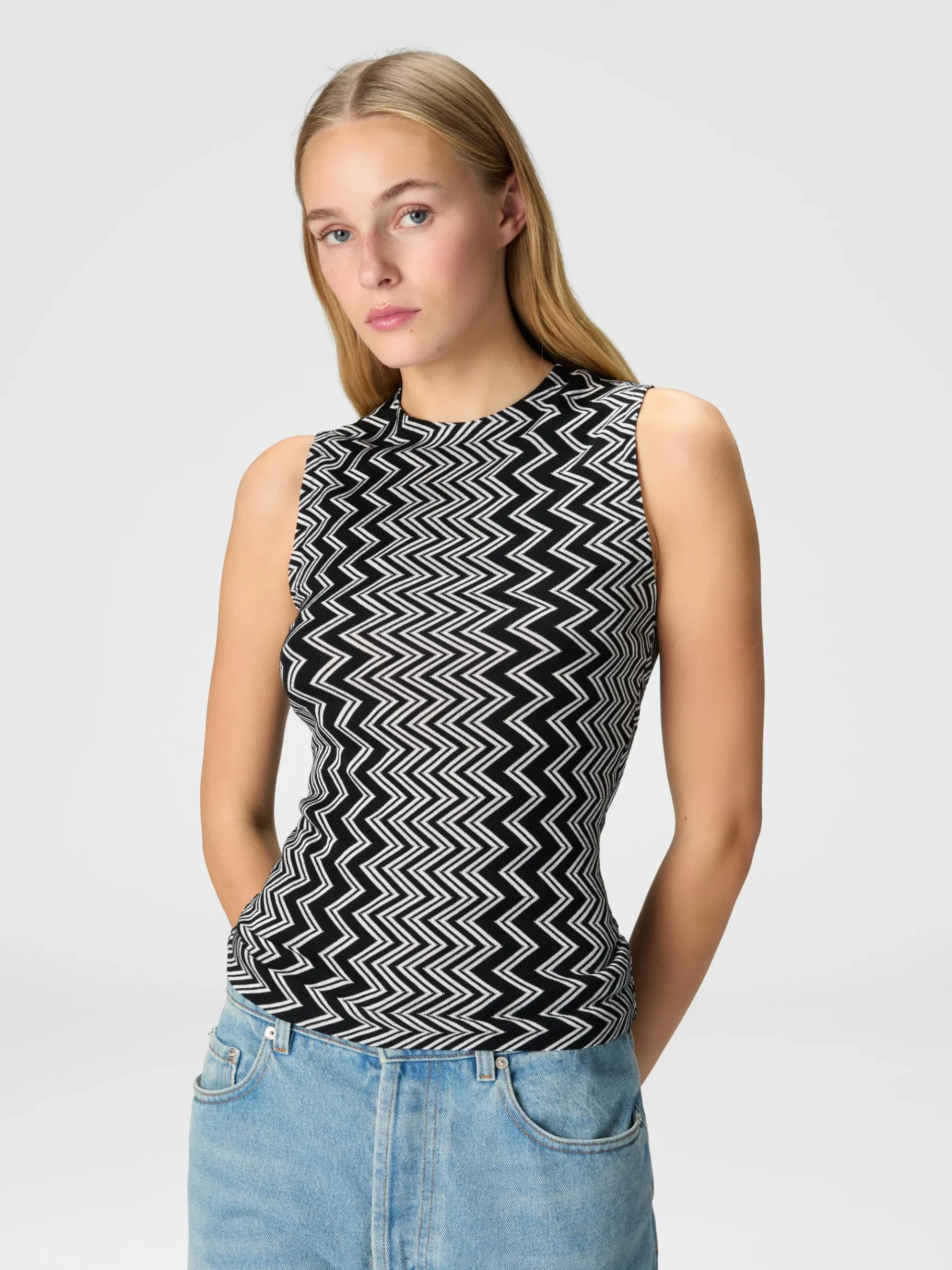 Zigzag wool and viscose tank top
