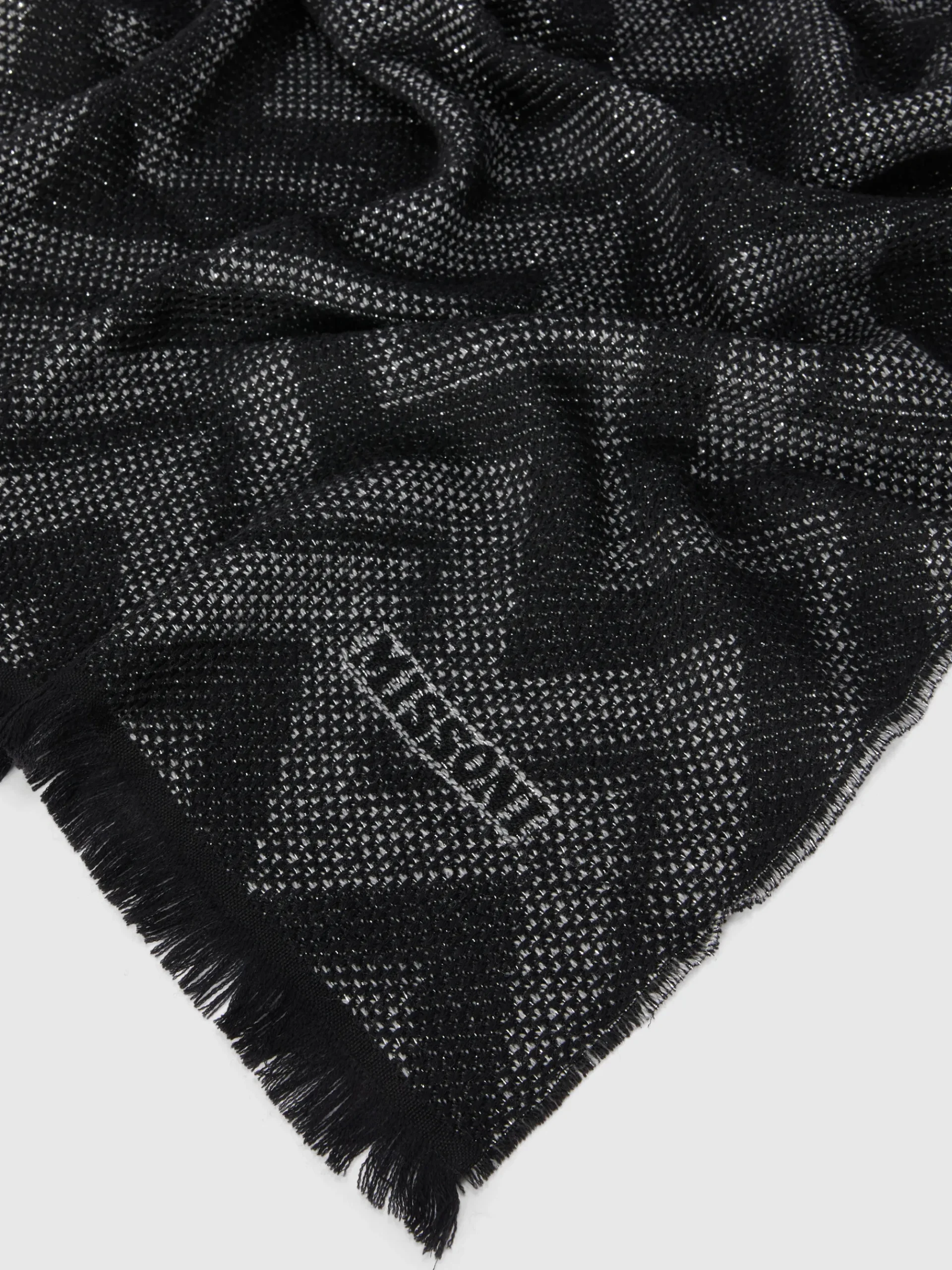 Zigzag wool stole